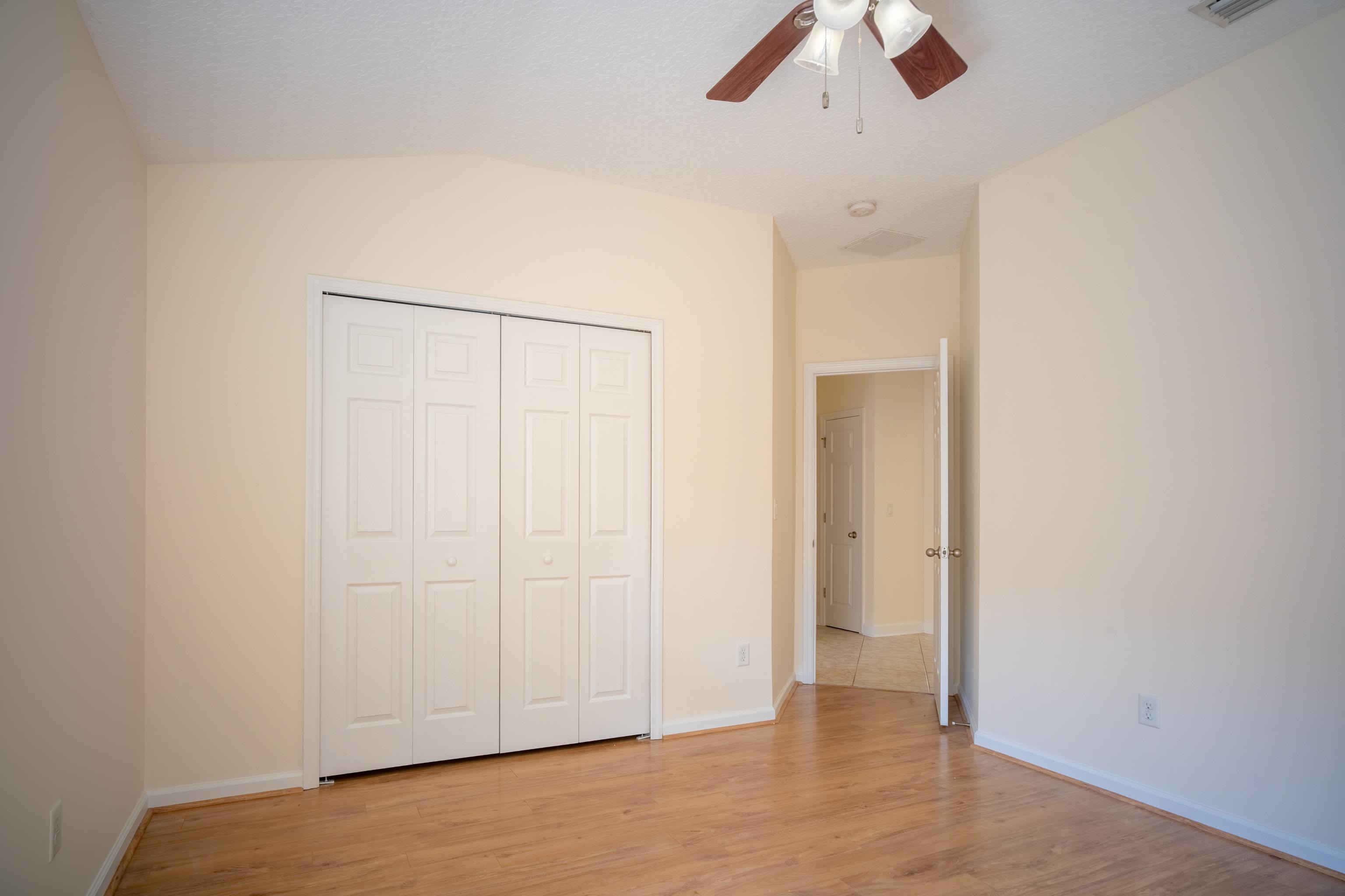 Image 17 of 36 For 132 Kings Trace Dr