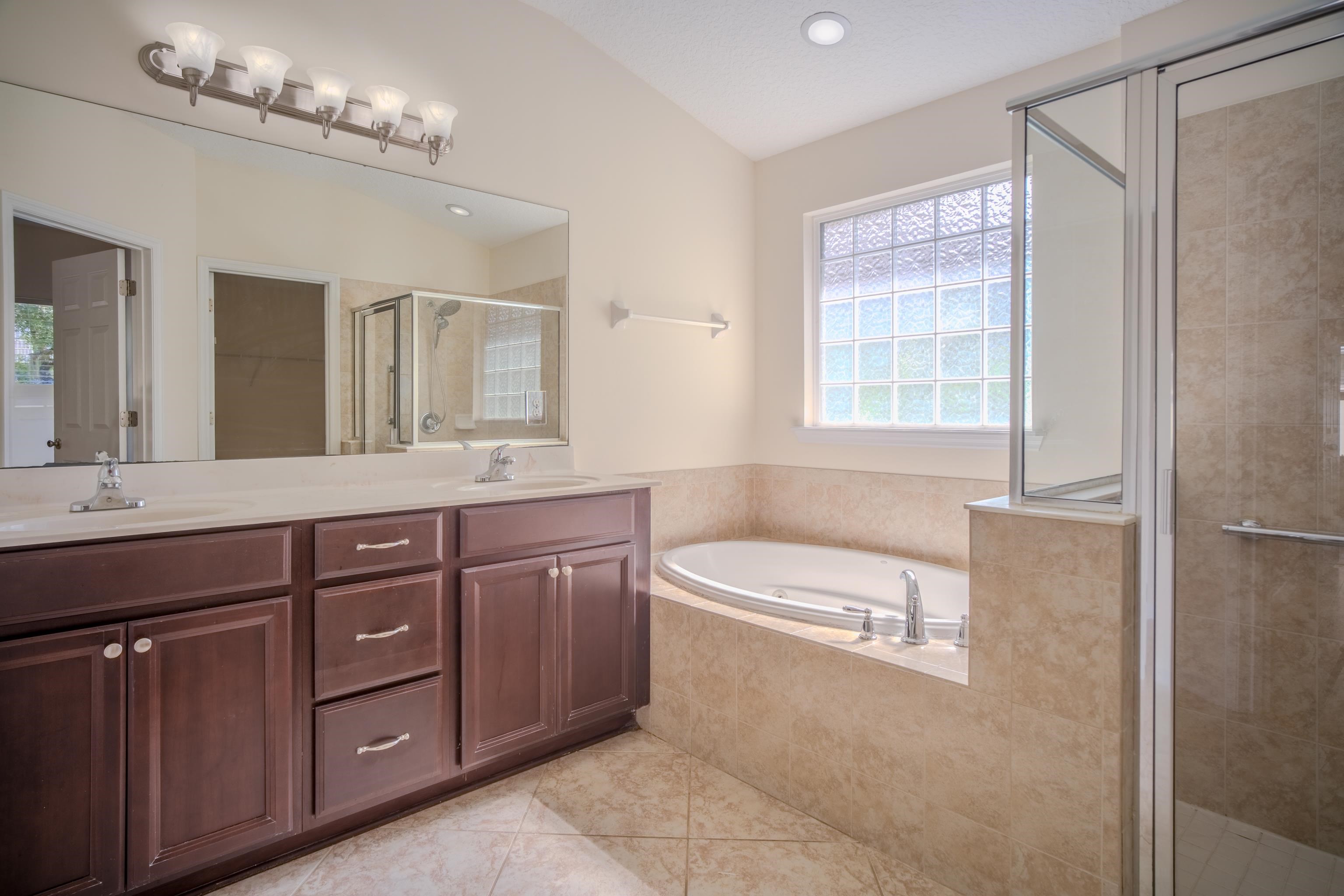 Image 21 of 36 For 132 Kings Trace Dr