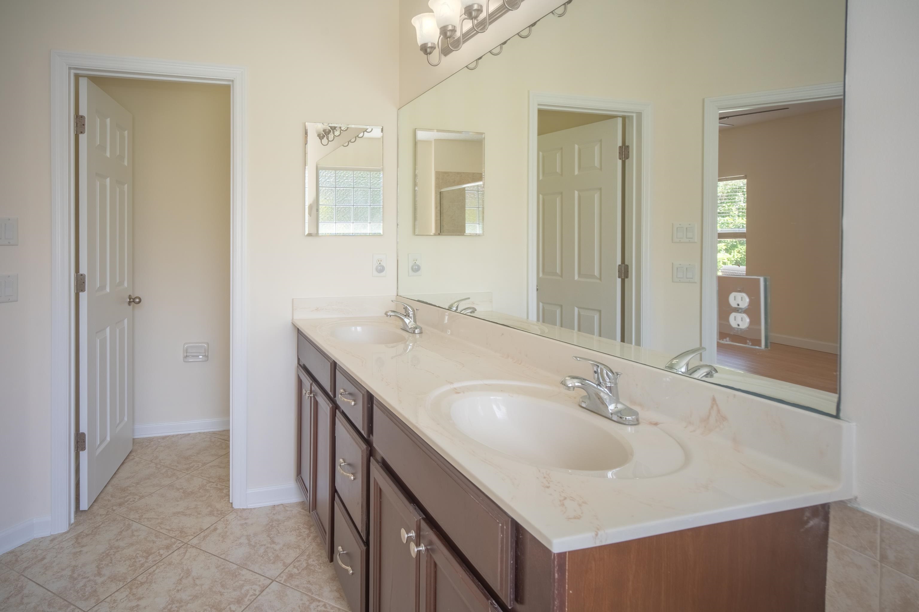 Image 23 of 36 For 132 Kings Trace Dr