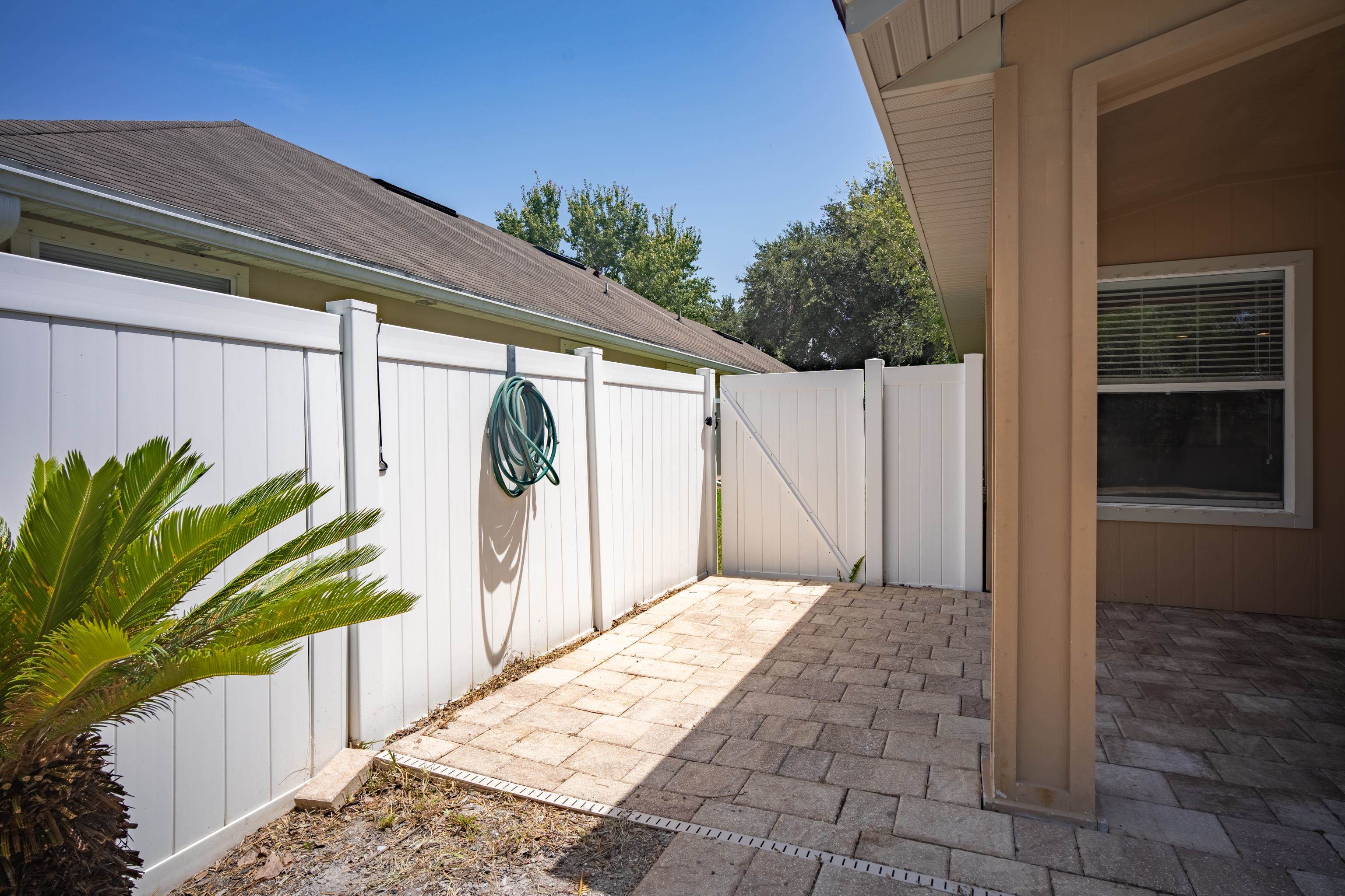 Image 30 of 36 For 132 Kings Trace Dr