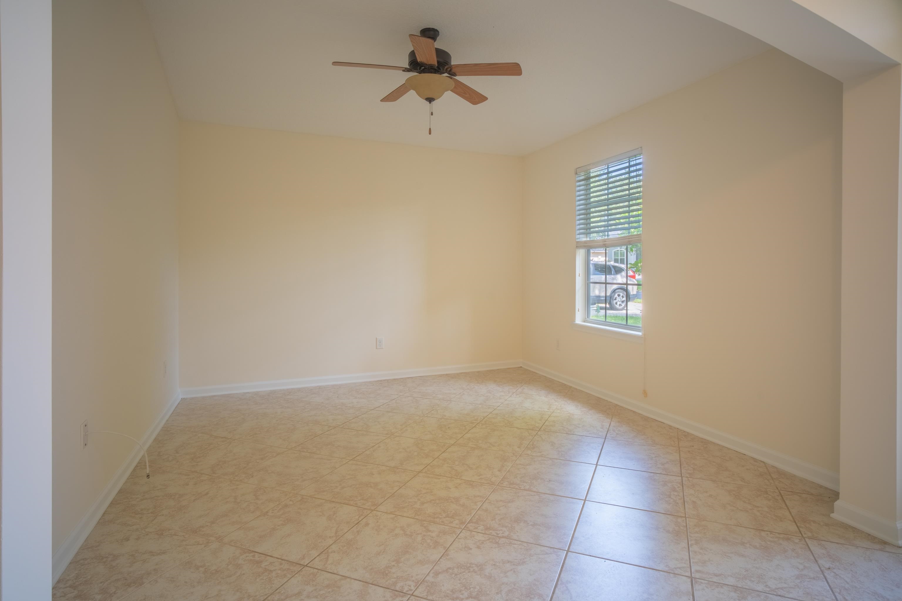Image 7 of 36 For 132 Kings Trace Dr
