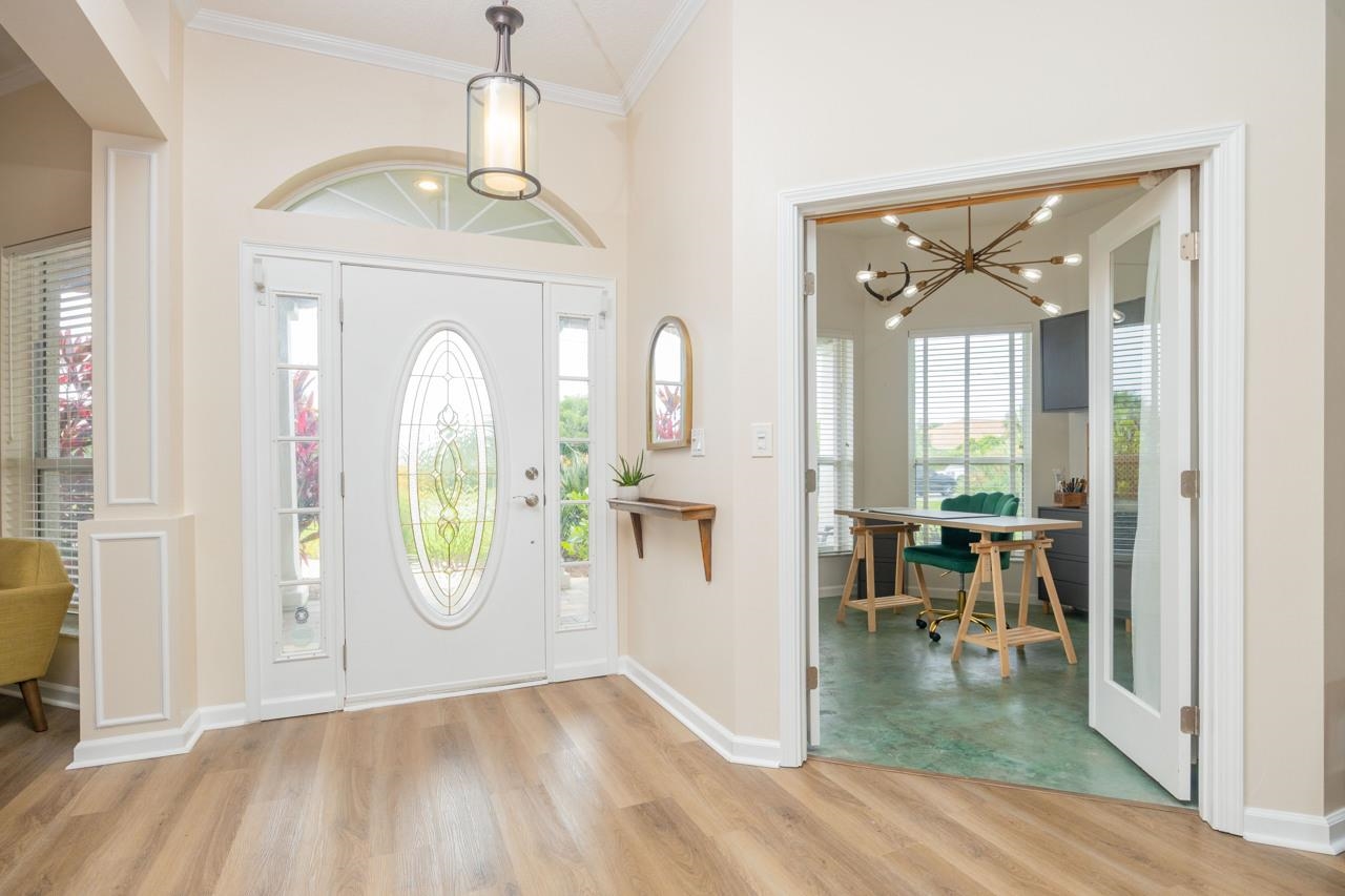Image 13 of 58 For 7 Deerwood St