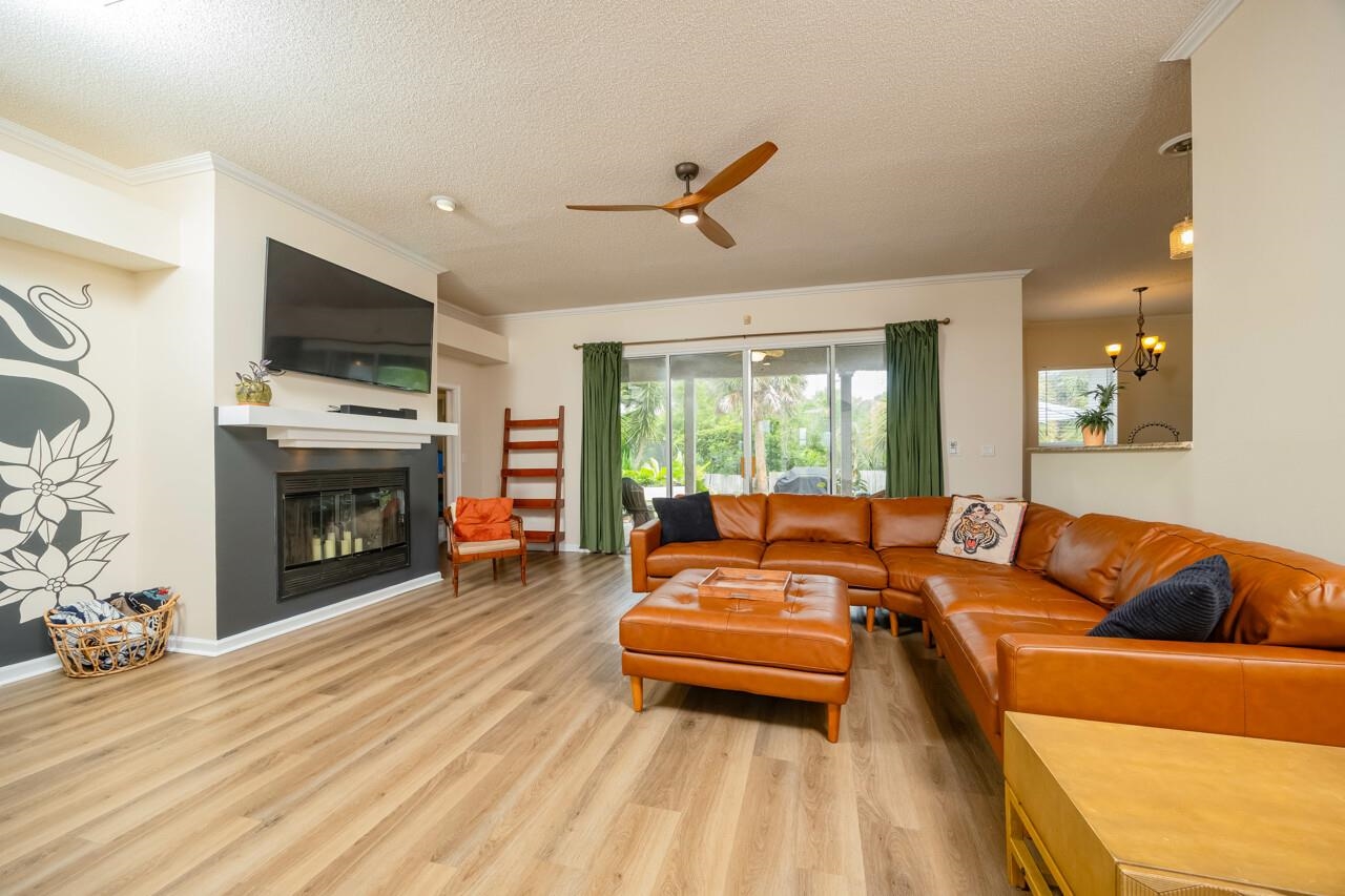 Image 16 of 58 For 7 Deerwood St