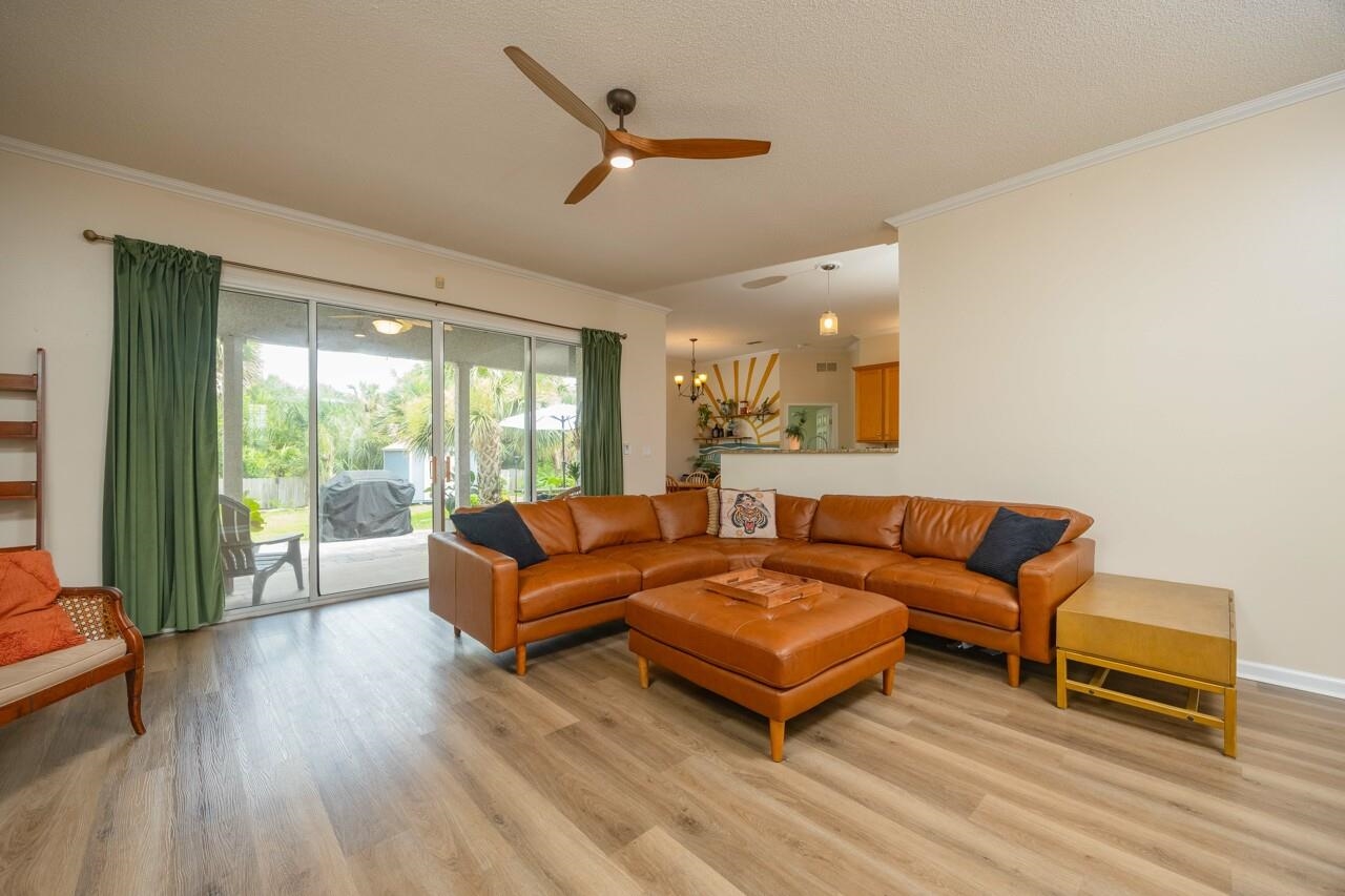 Image 20 of 58 For 7 Deerwood St