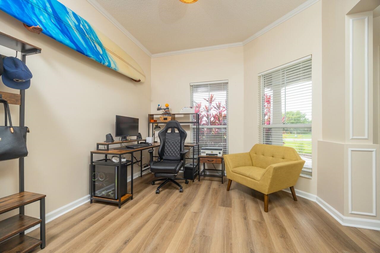 Image 30 of 58 For 7 Deerwood St