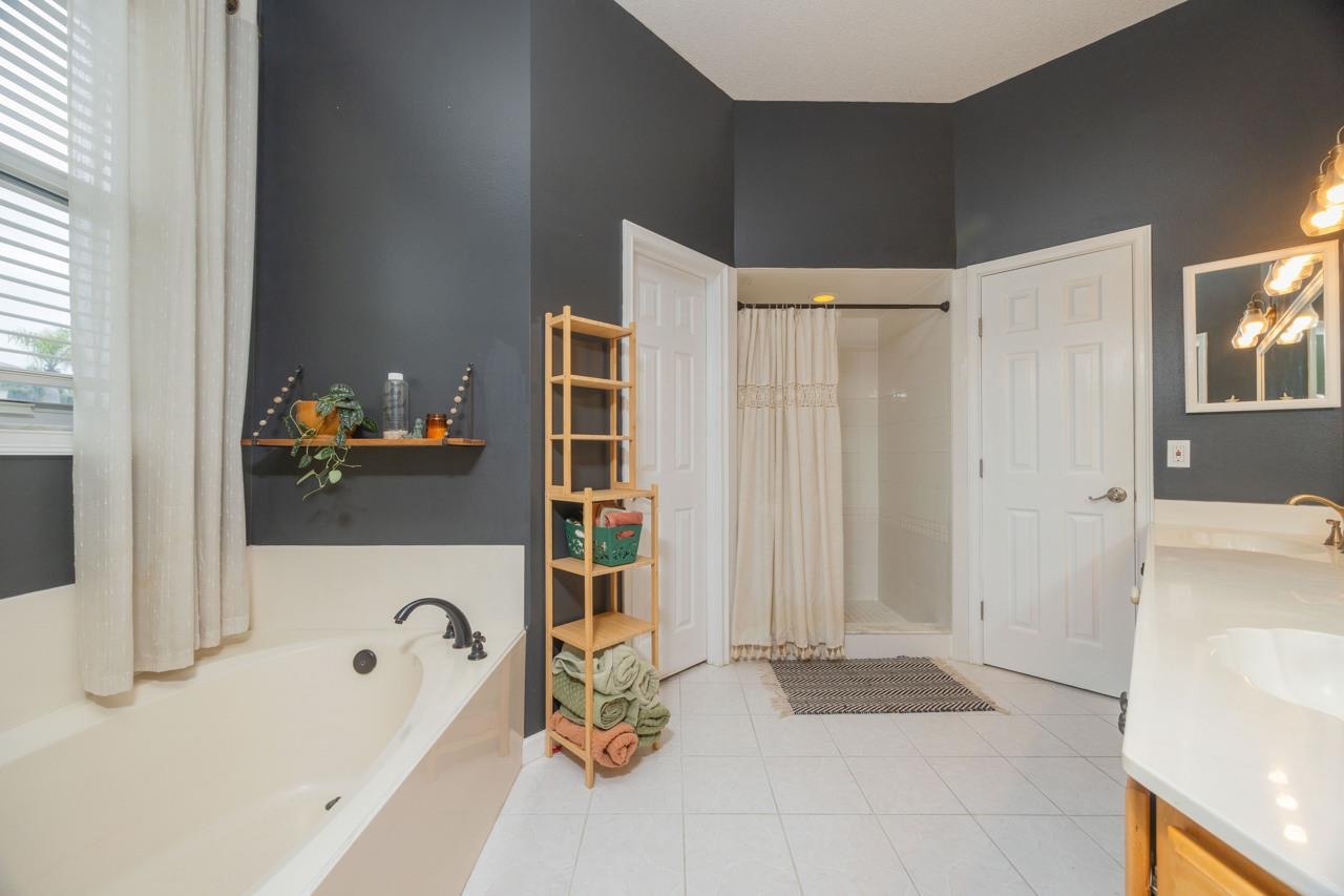 Image 33 of 58 For 7 Deerwood St