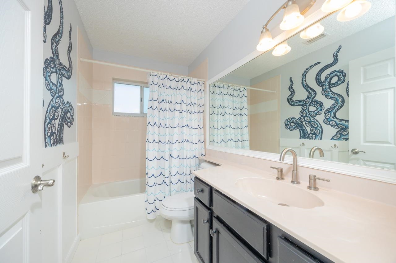 Image 40 of 58 For 7 Deerwood St