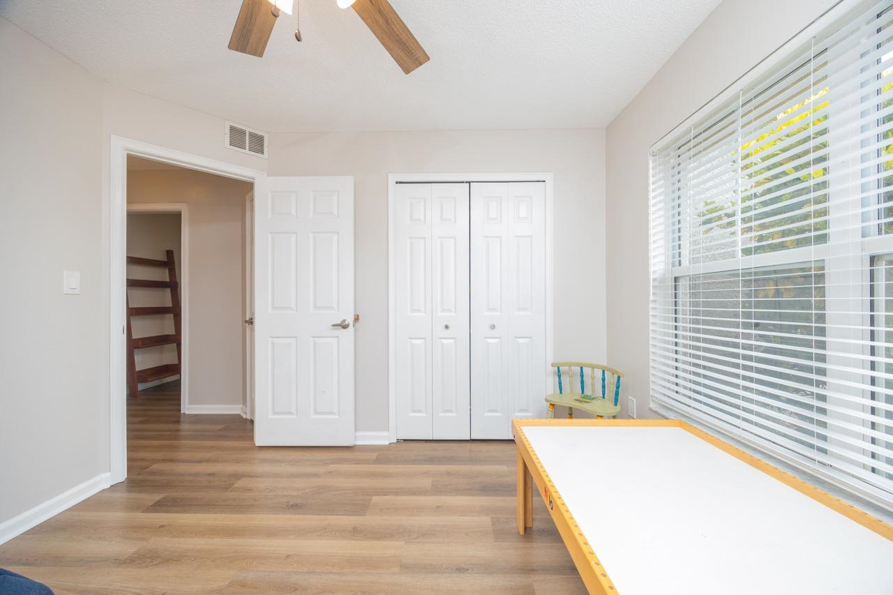 Image 43 of 58 For 7 Deerwood St