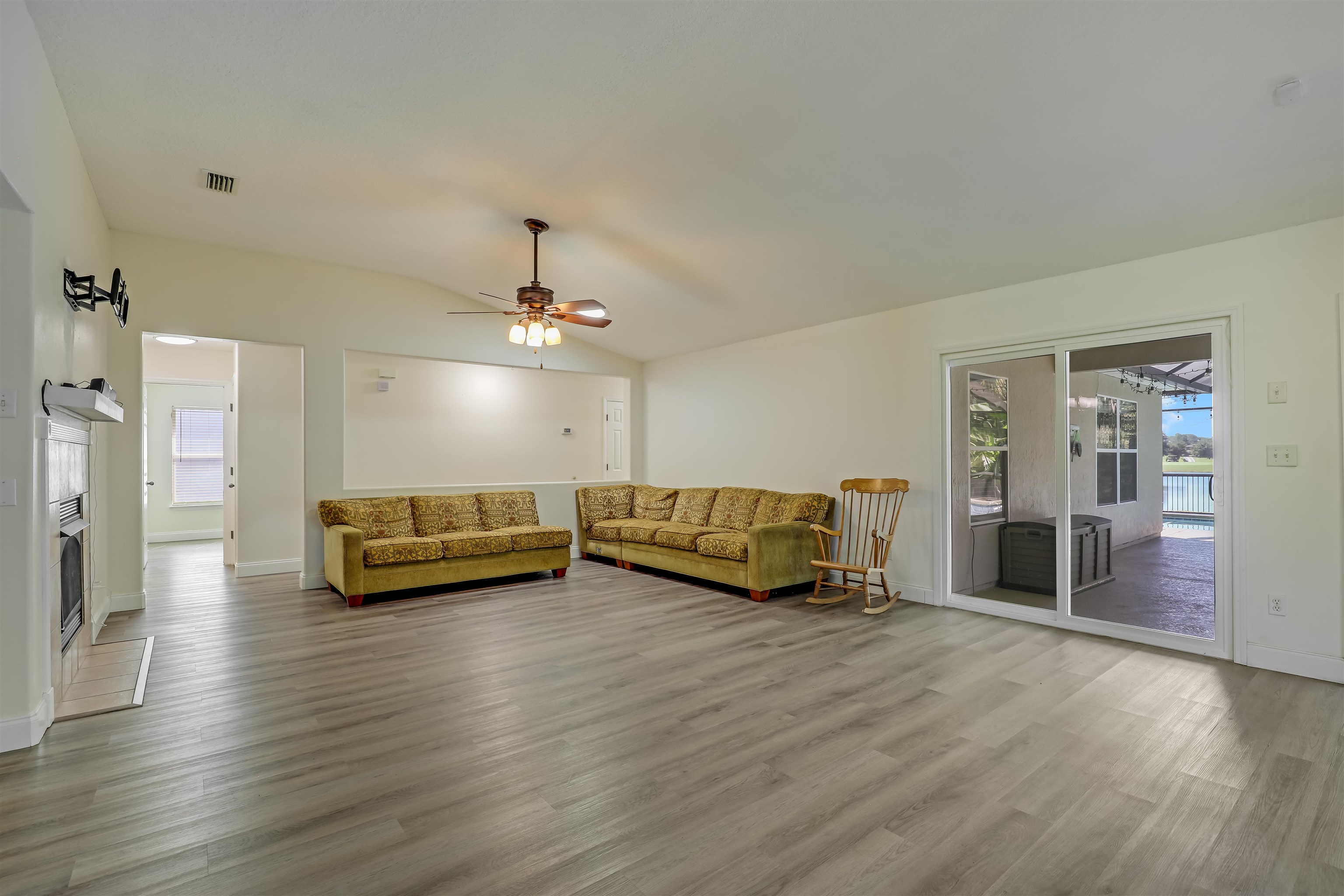 Image 15 of 50 For 4105 Palmetto Bay Dr