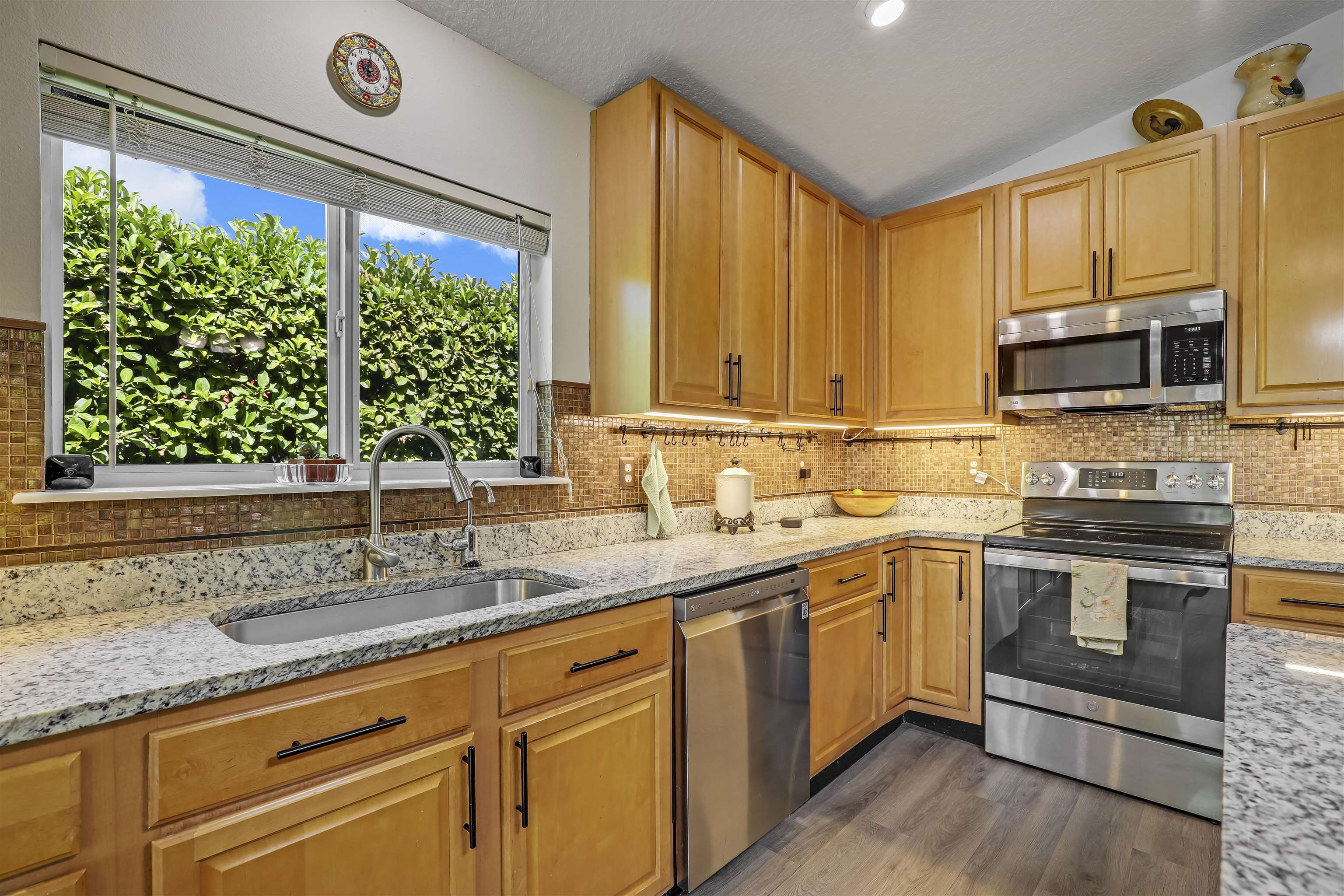 Image 20 of 50 For 4105 Palmetto Bay Dr