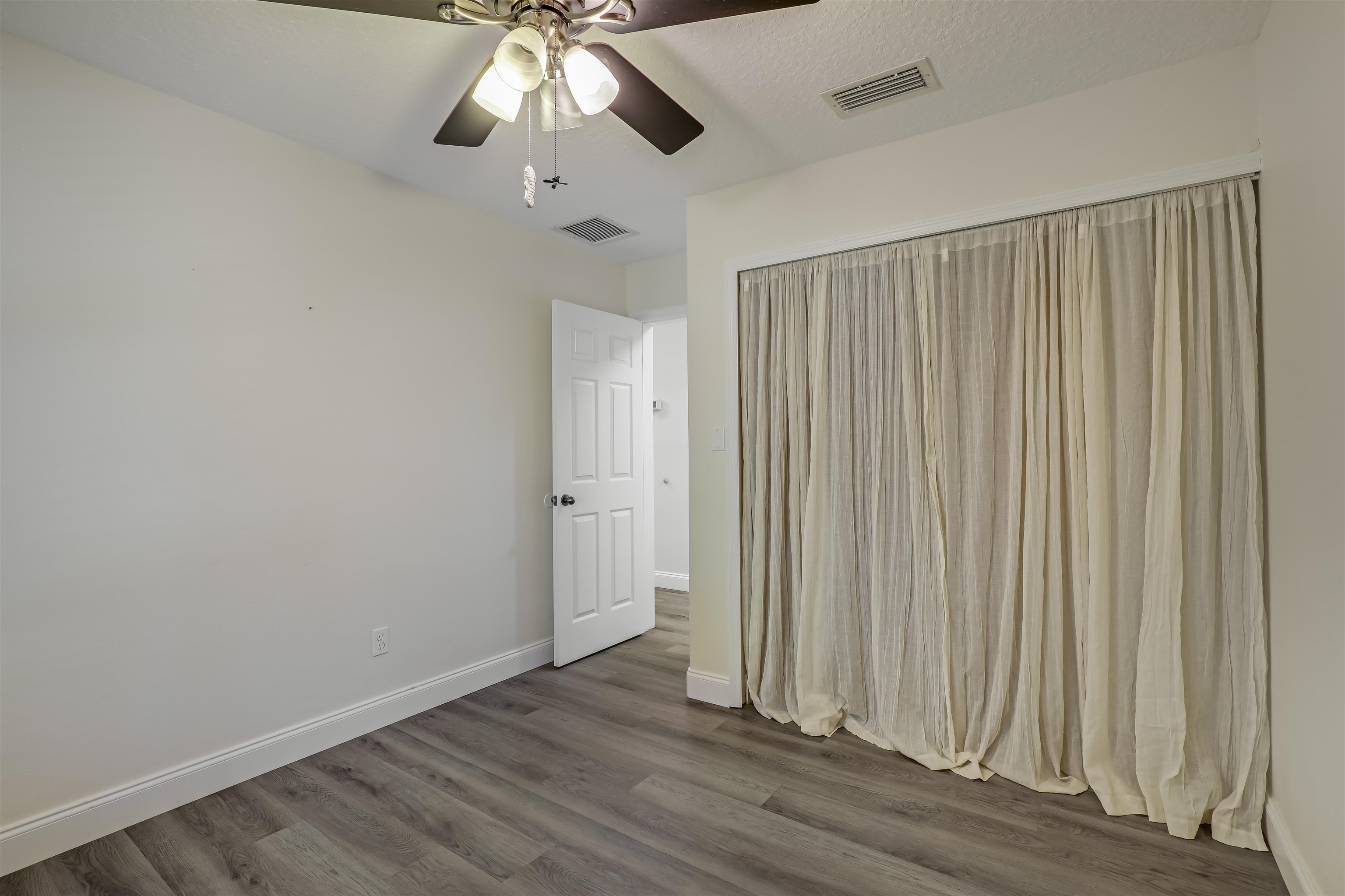 Image 27 of 50 For 4105 Palmetto Bay Dr