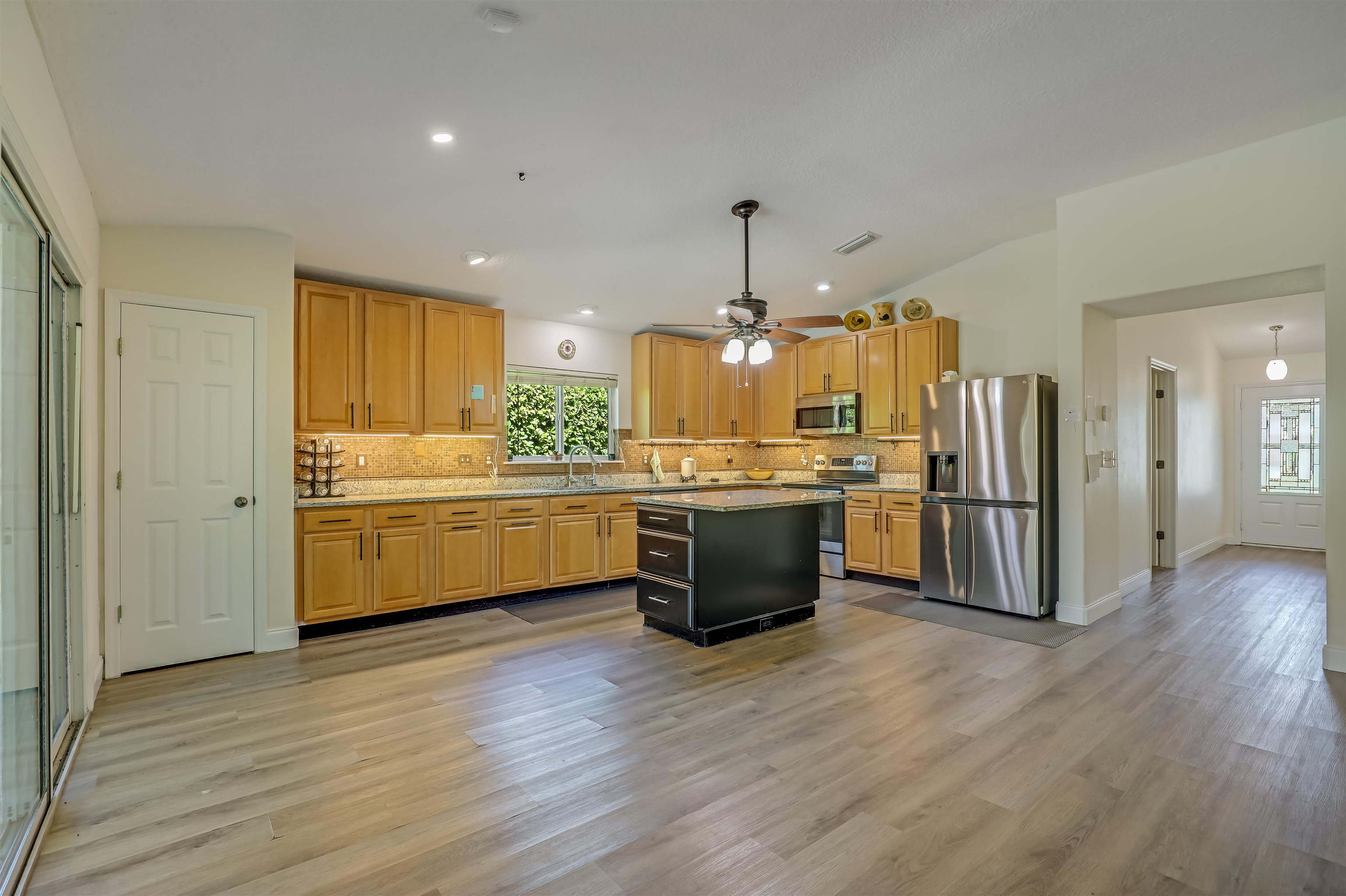 Image 5 of 50 For 4105 Palmetto Bay Dr