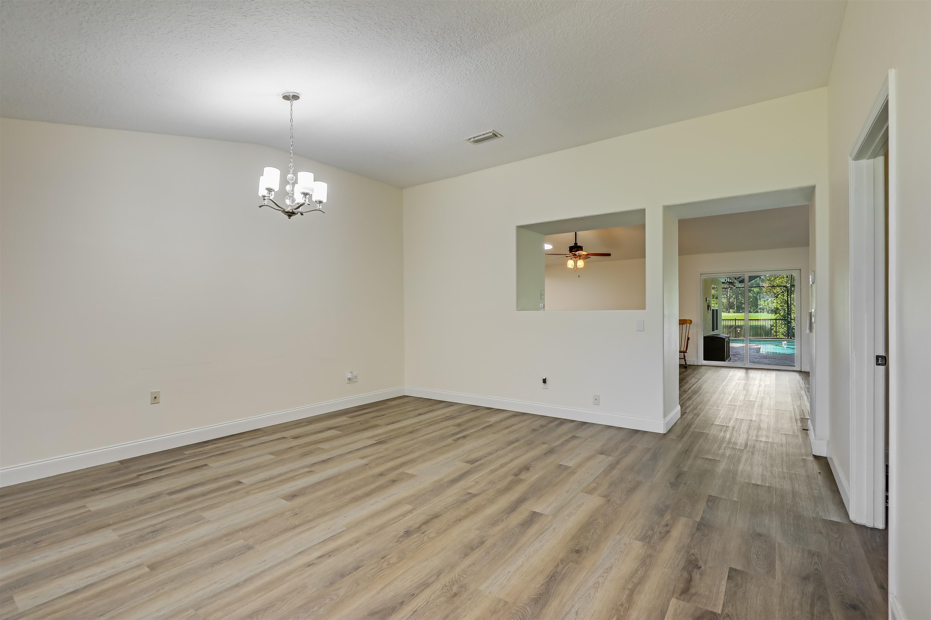 Image 9 of 50 For 4105 Palmetto Bay Dr