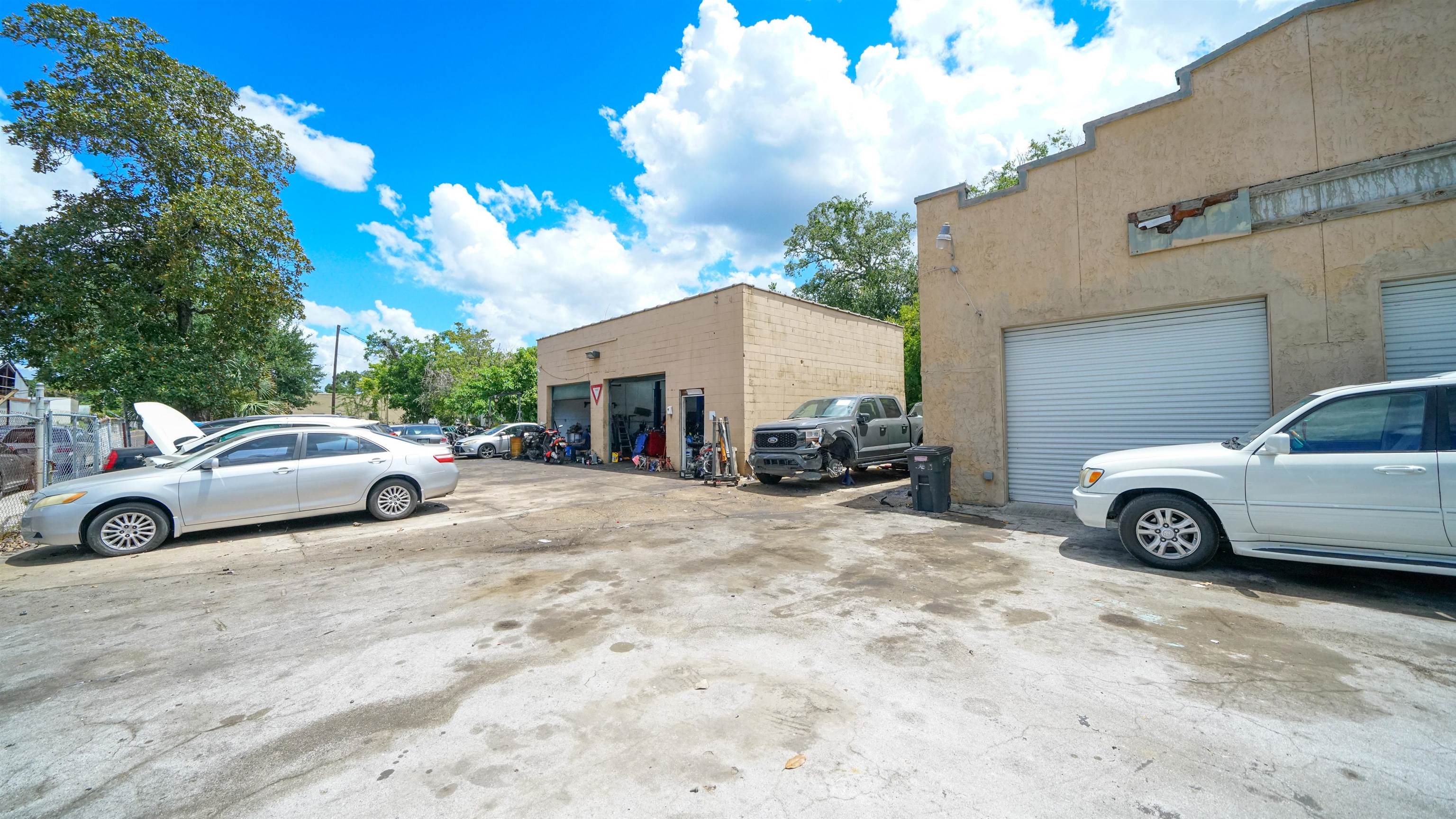 Image 12 of 17 For 2215 Phoenix Ave