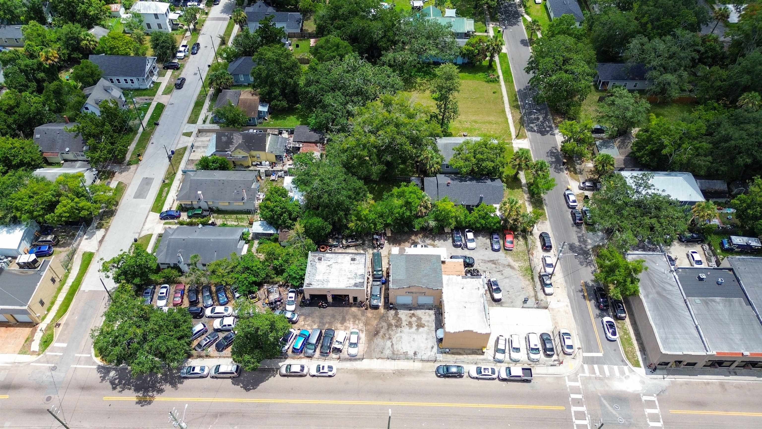 Image 2 of 17 For 2215 Phoenix Ave