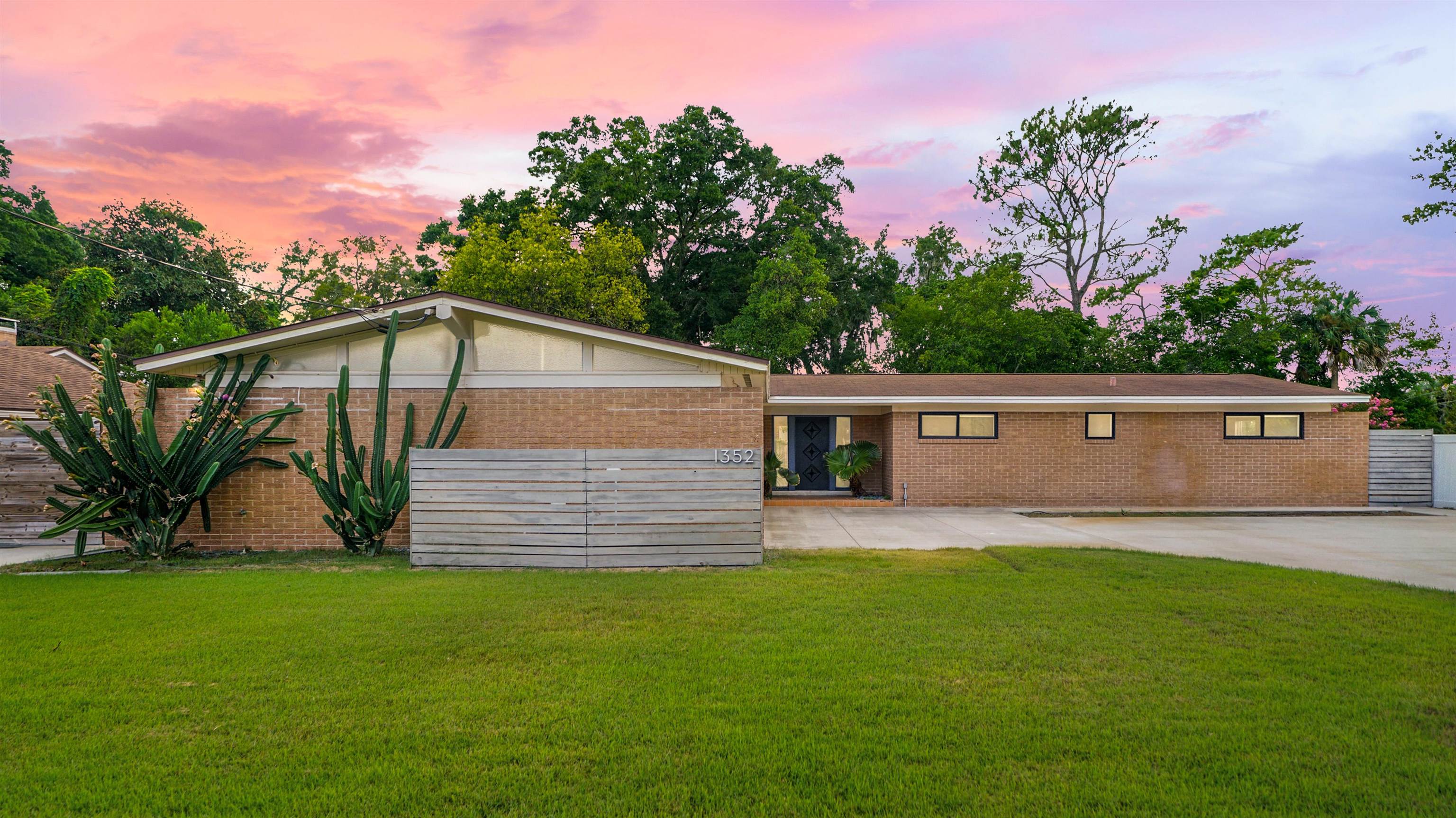 Details for 1352 Sunnymeade Dr, Jacksonville, FL 32211