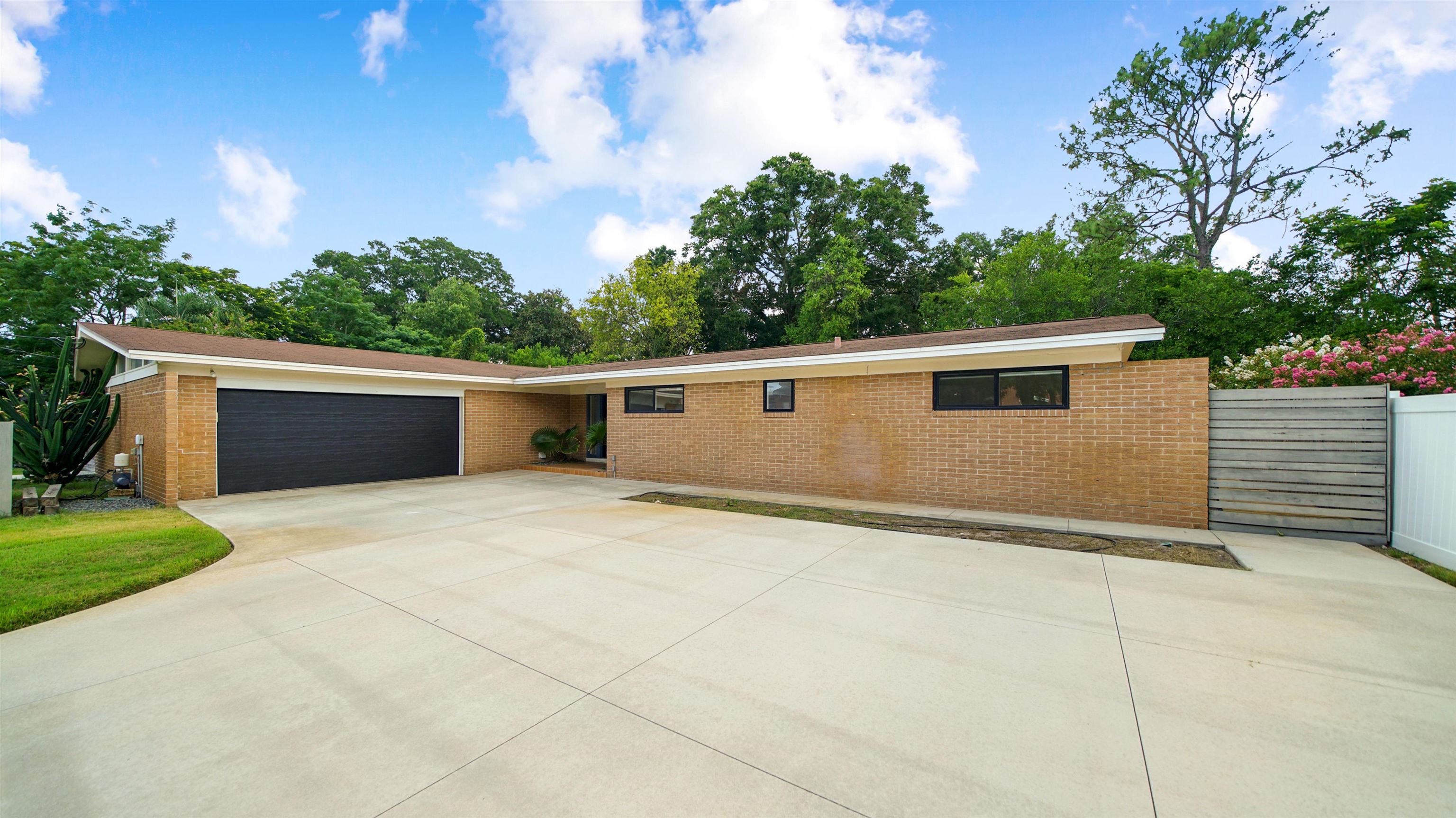 Image 31 of 35 For 1352 Sunnymeade Dr