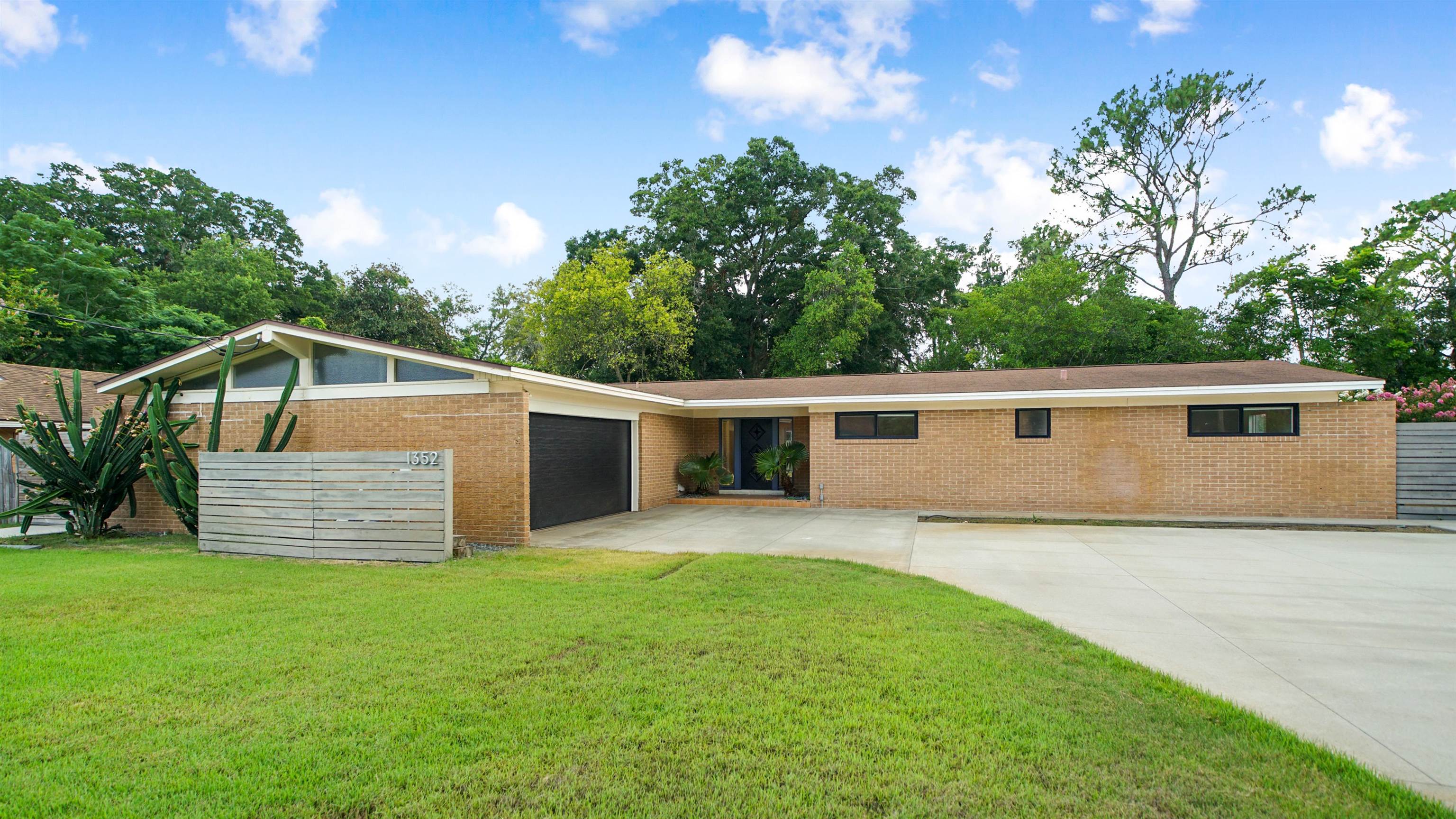 Image 32 of 35 For 1352 Sunnymeade Dr