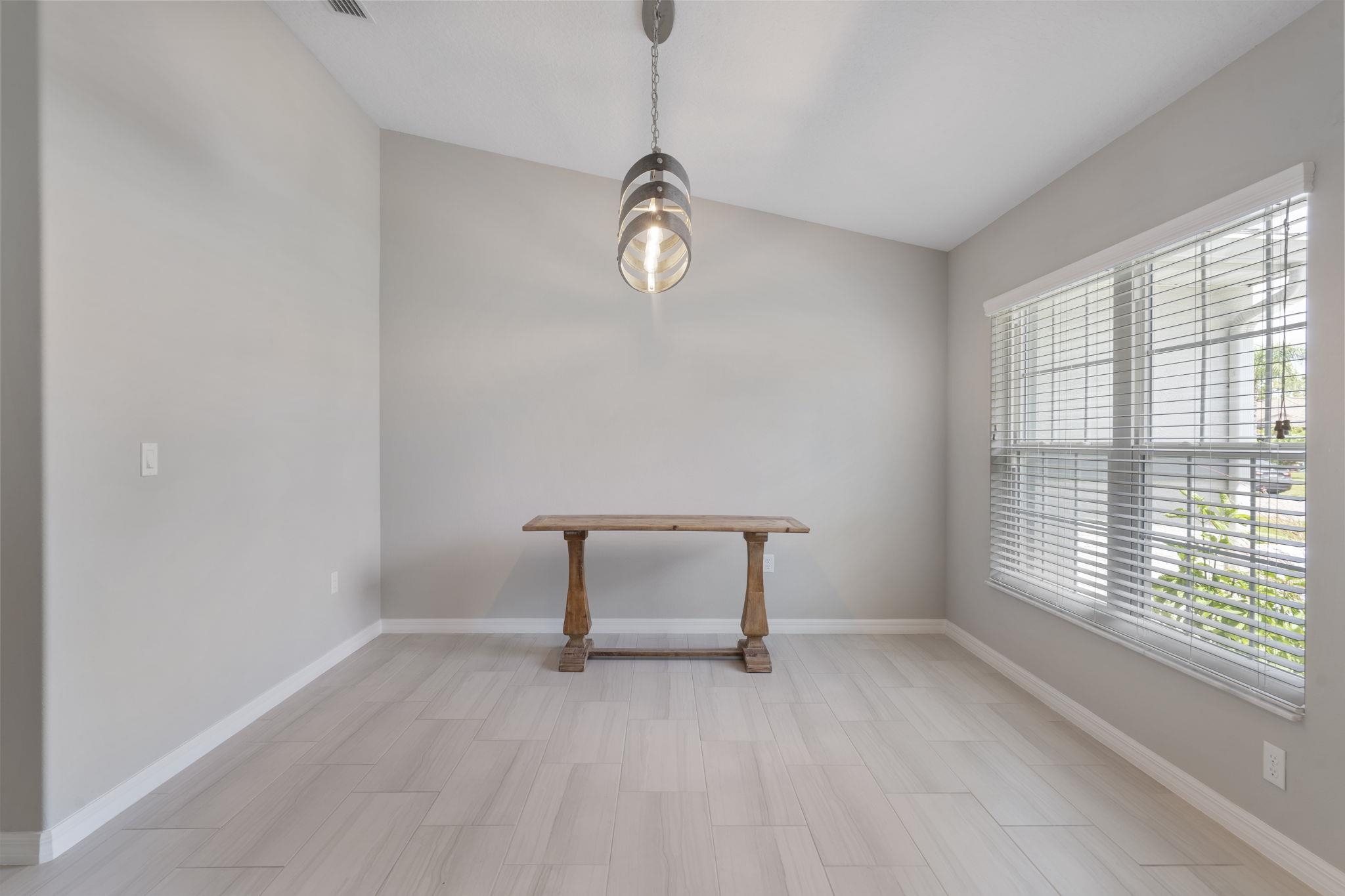 Image 7 of 46 For 26 White Feather Ln