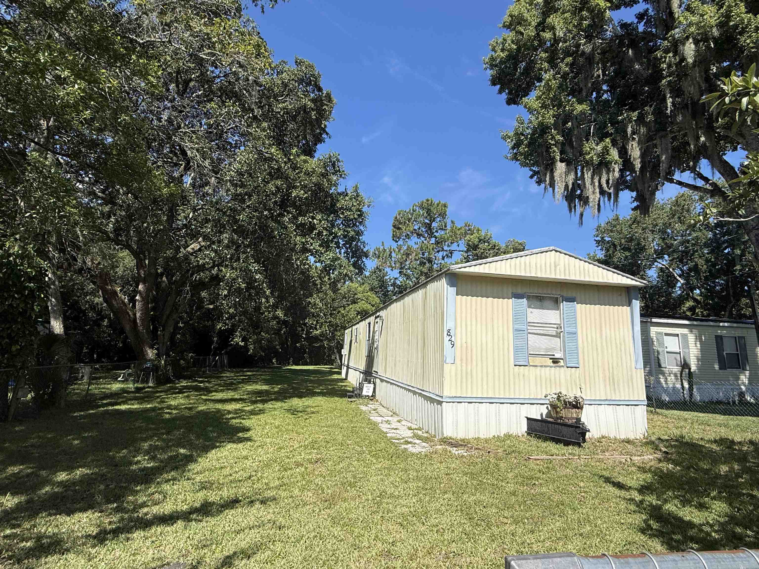 Image 2 of 8 For 829 Oakes Avenue