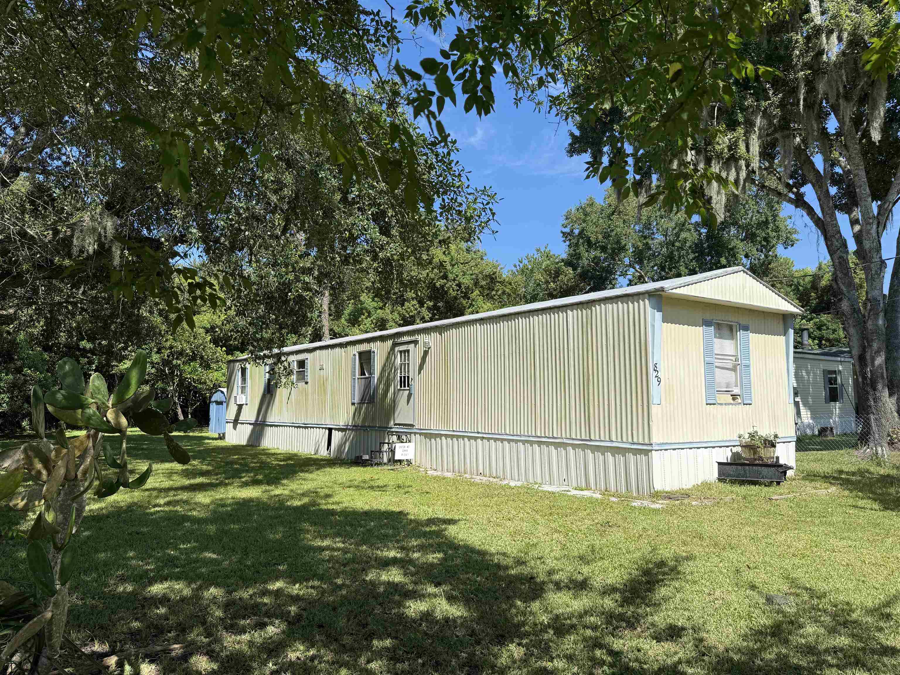 Image 3 of 8 For 829 Oakes Avenue
