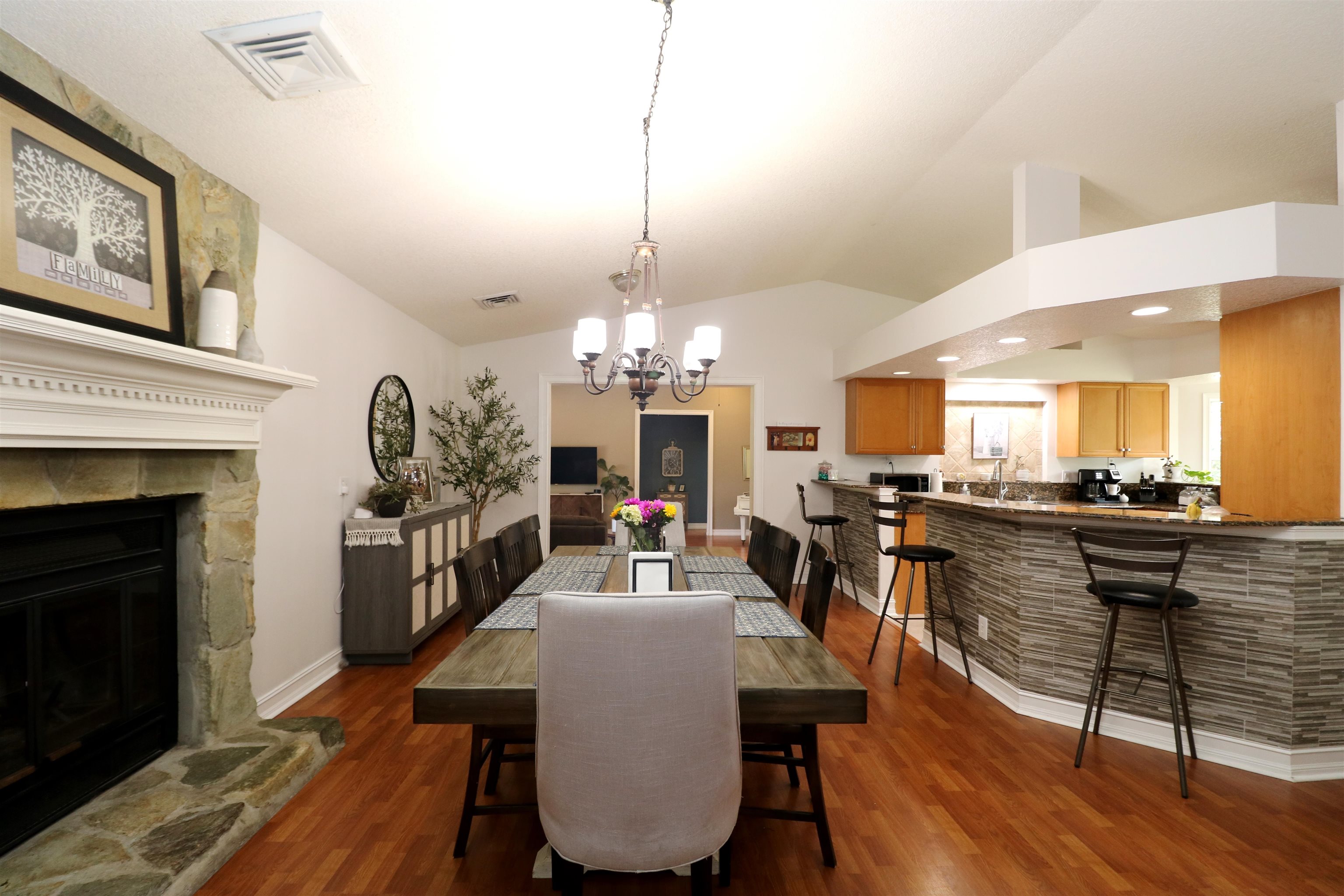 Image 17 of 66 For 2111 Forbes Rd