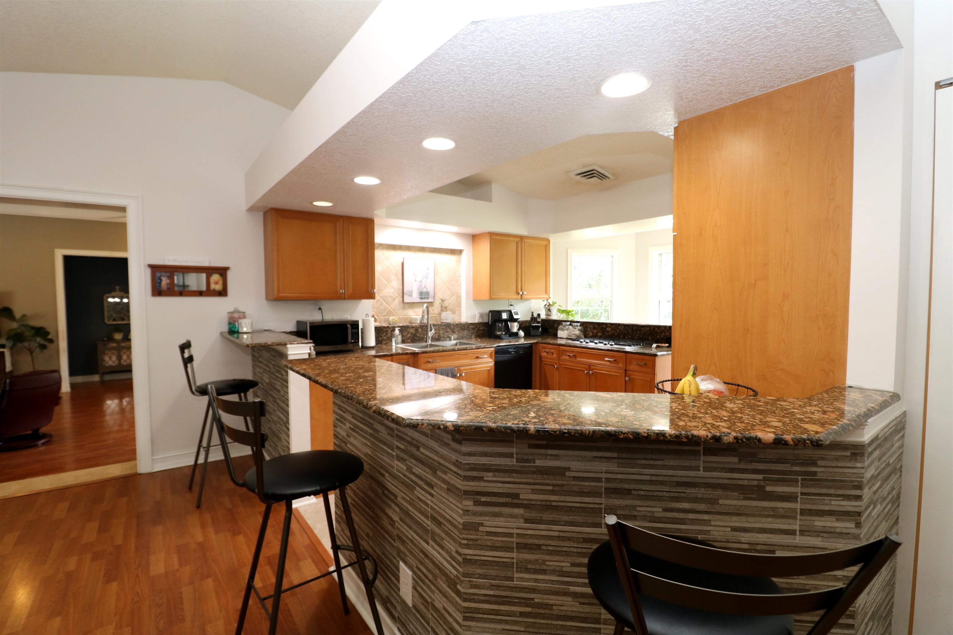 Image 18 of 66 For 2111 Forbes Rd