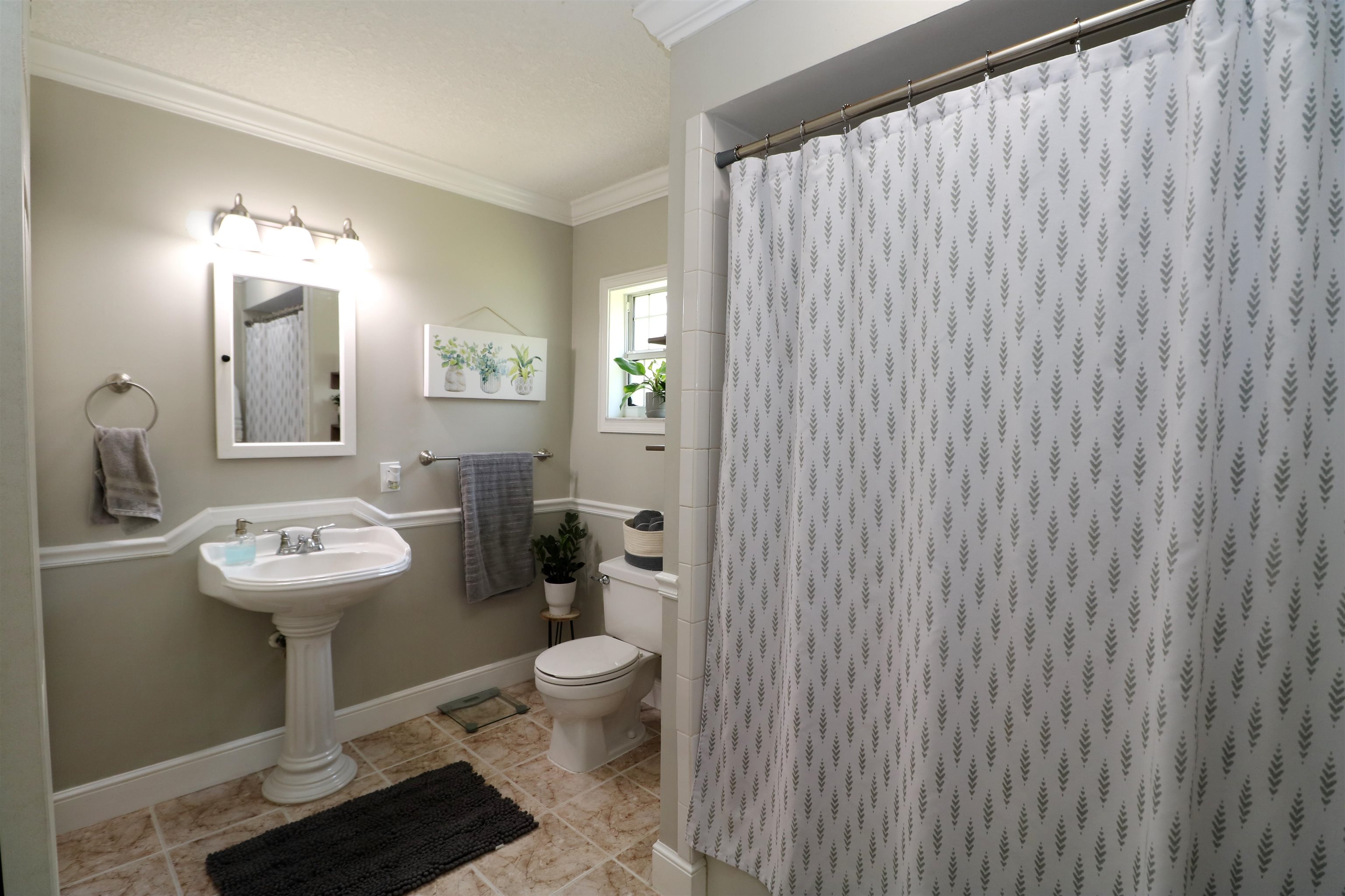 Image 28 of 66 For 2111 Forbes Rd