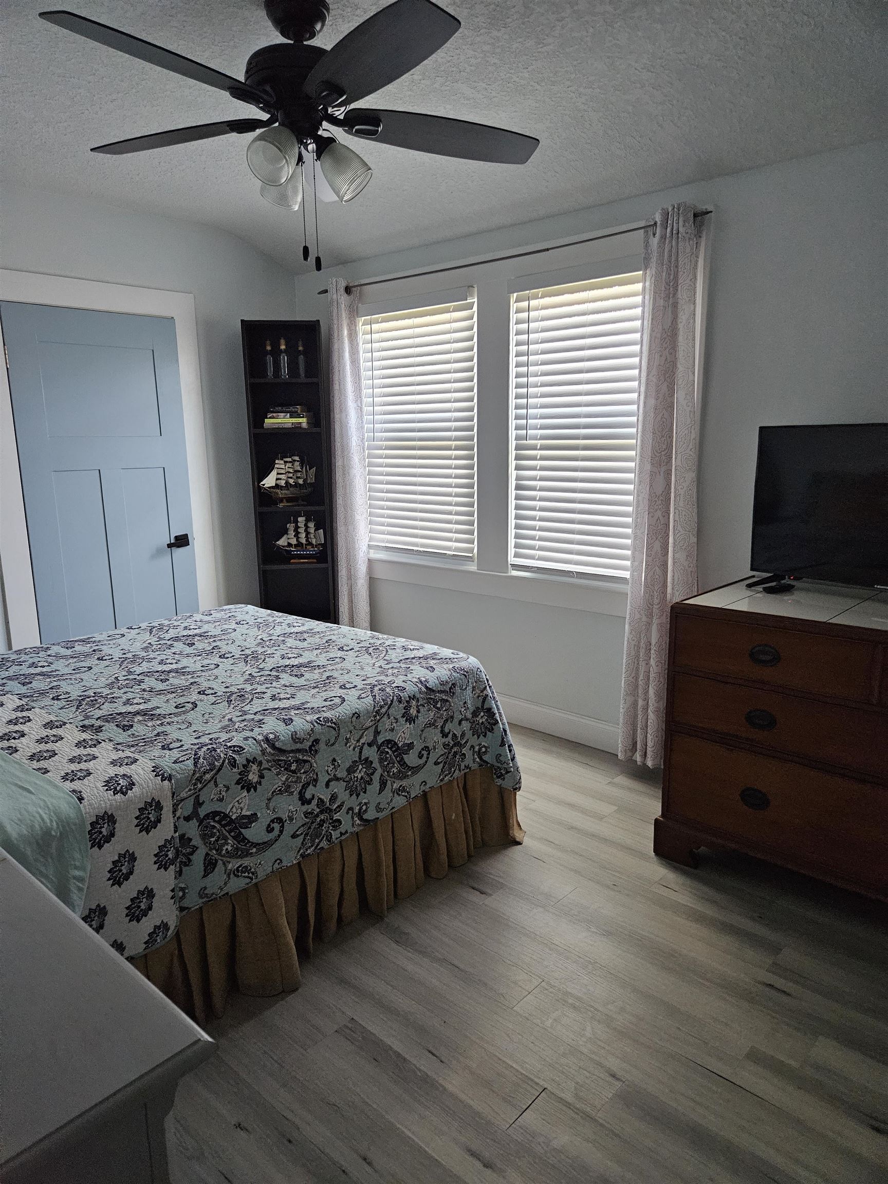 Image 18 of 31 For 42 Menendez  