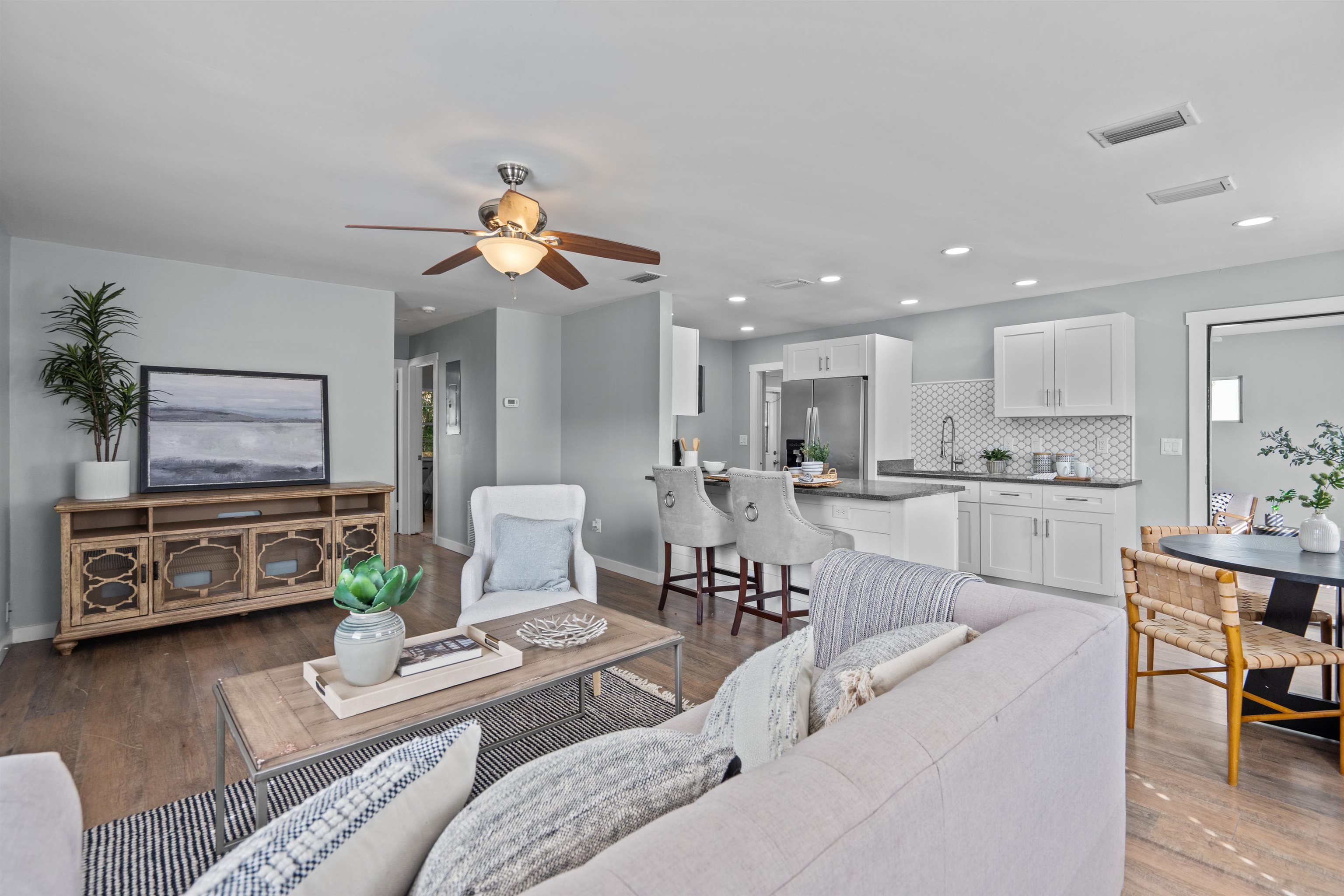 Image 15 of 35 For 258 Costado St