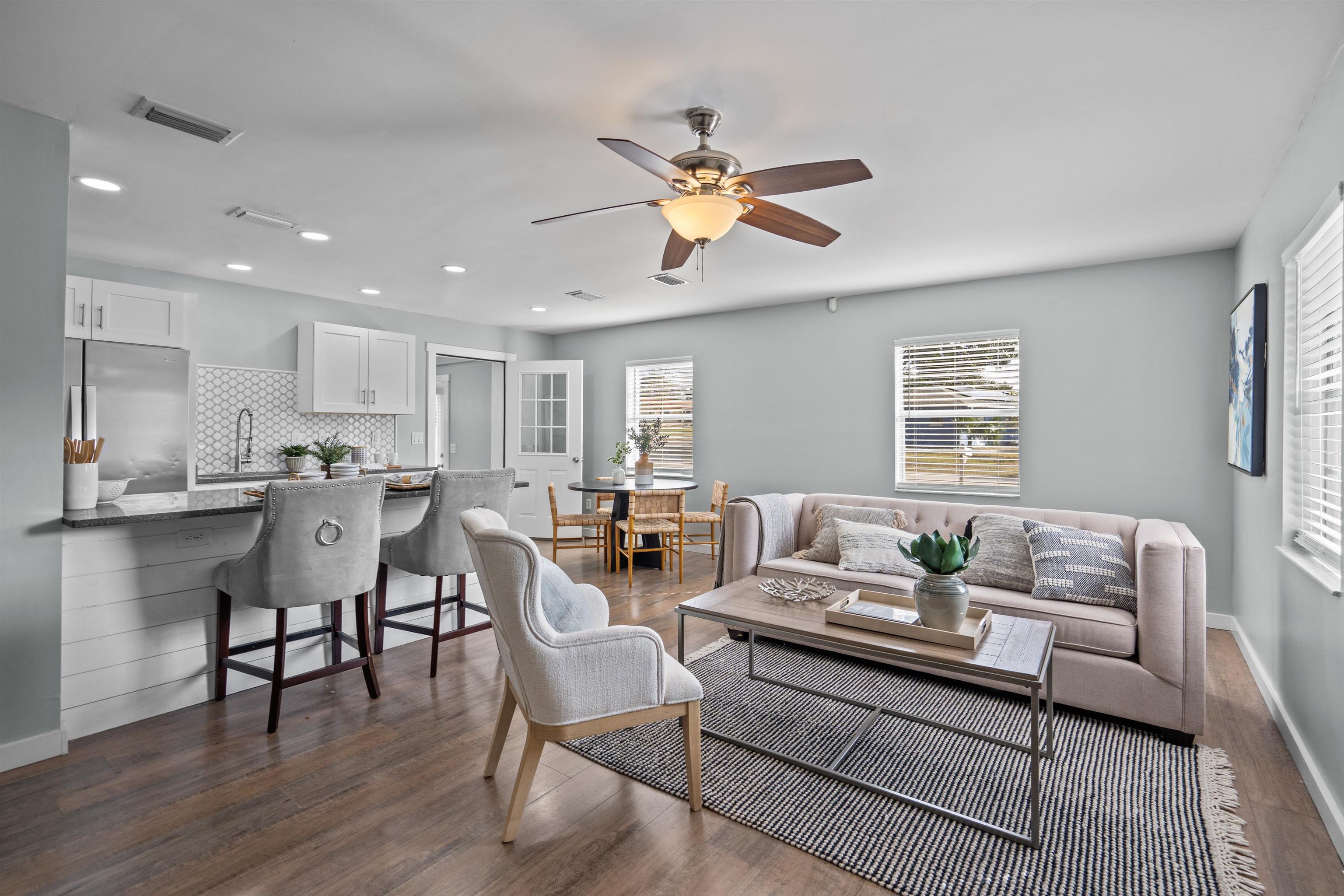 Image 18 of 35 For 258 Costado St