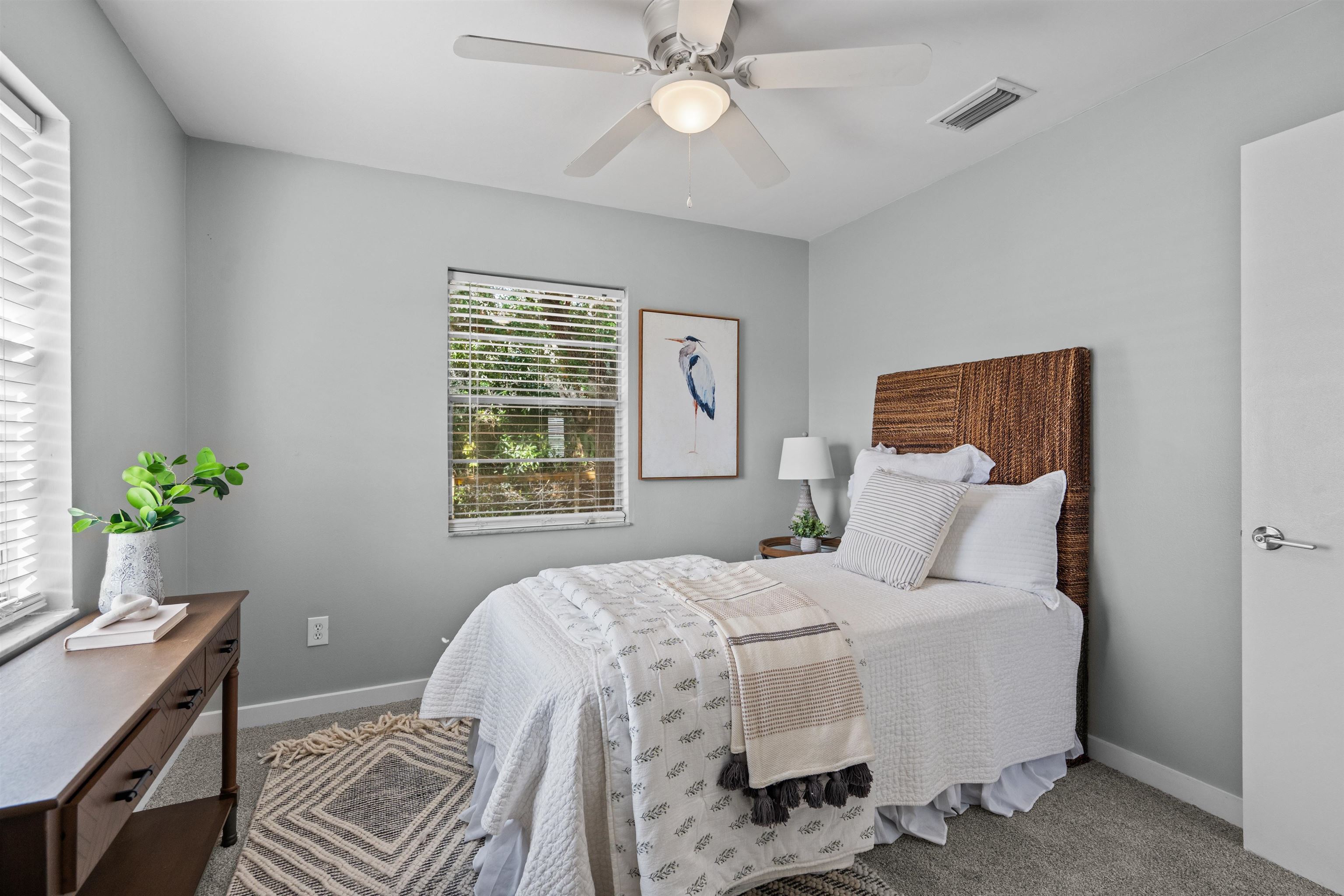 Image 20 of 35 For 258 Costado St