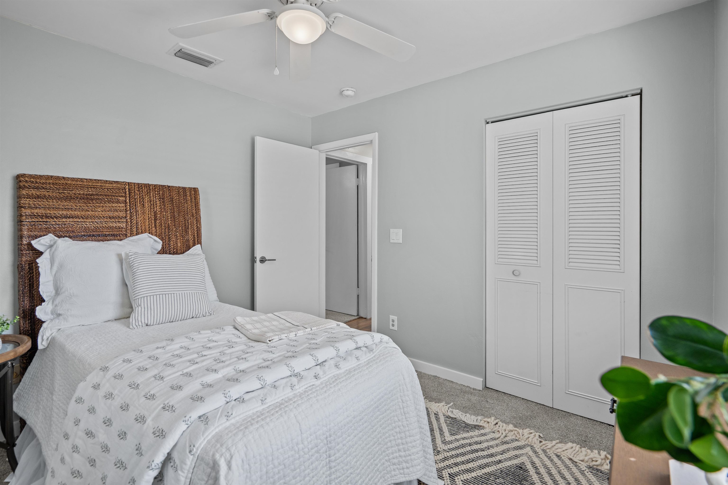 Image 21 of 35 For 258 Costado St