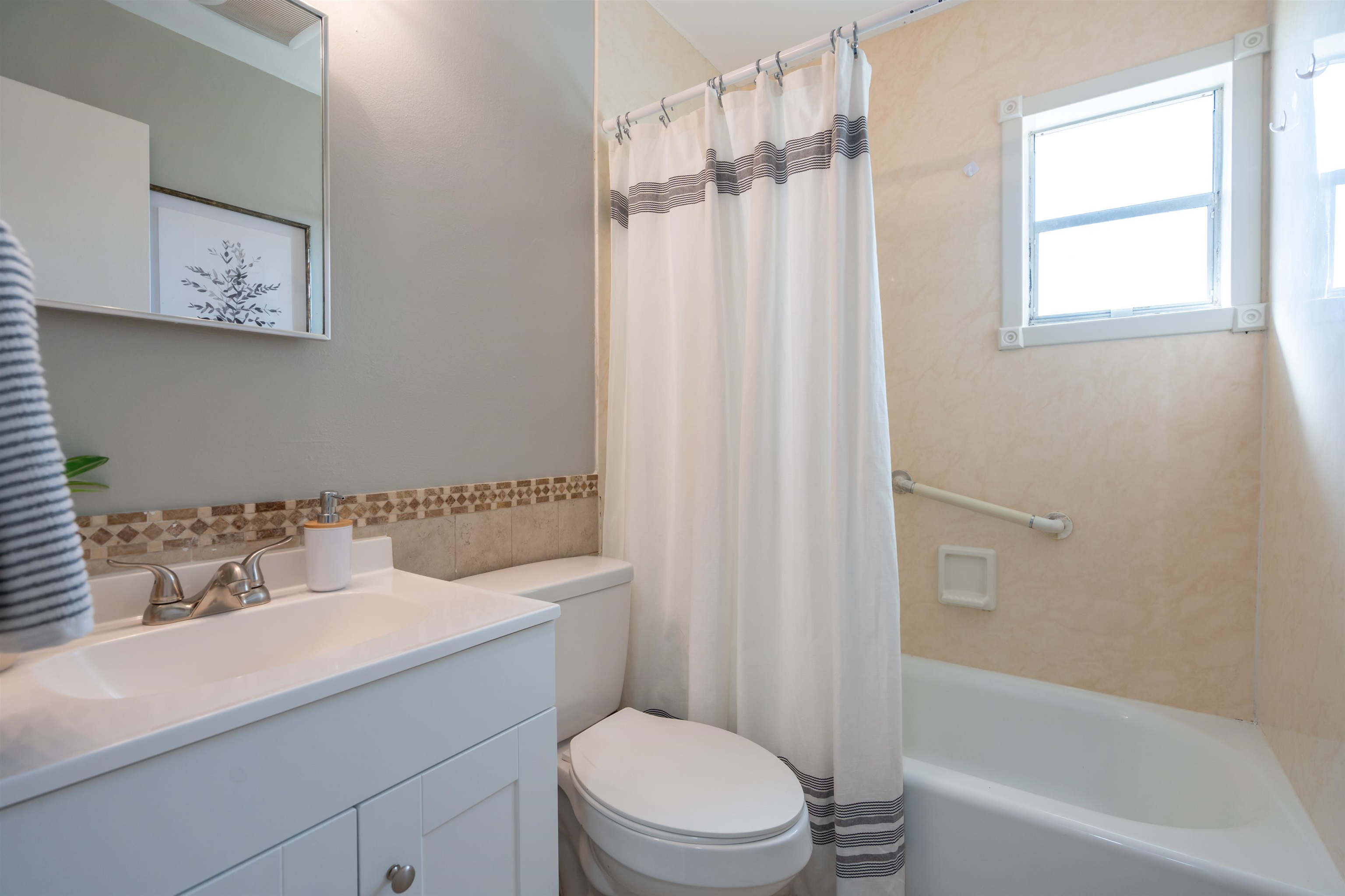 Image 22 of 35 For 258 Costado St