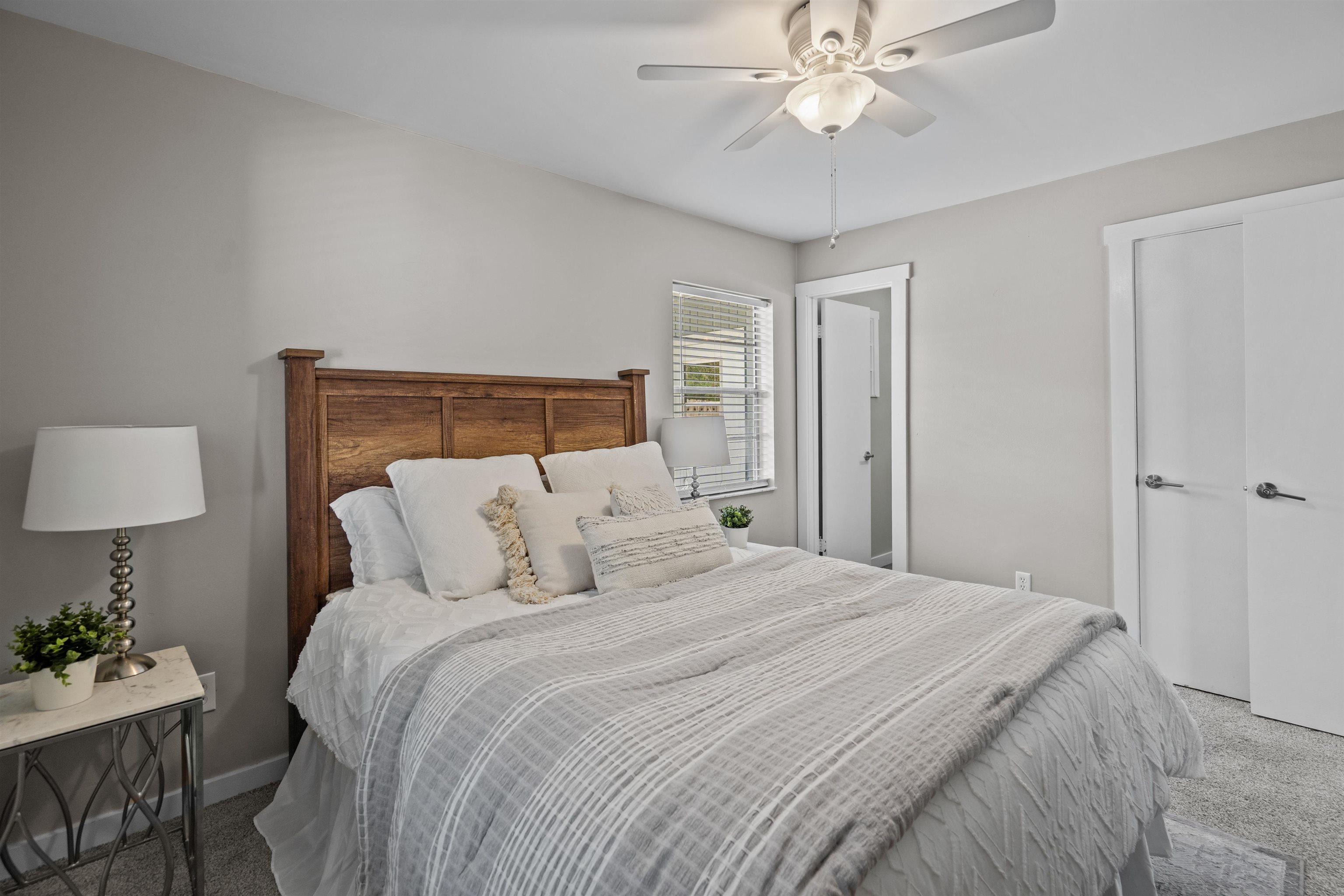 Image 25 of 35 For 258 Costado St