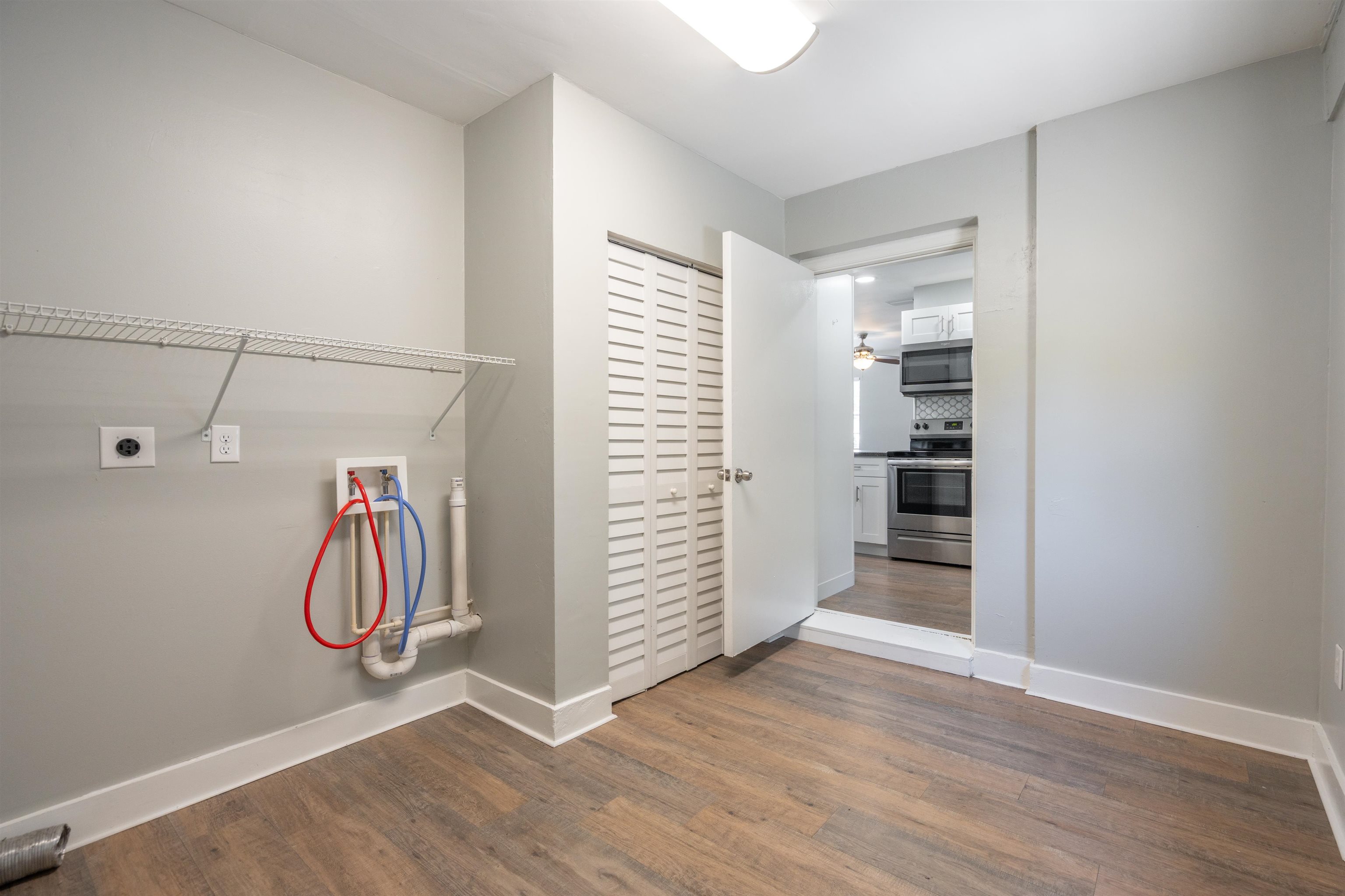 Image 28 of 35 For 258 Costado St