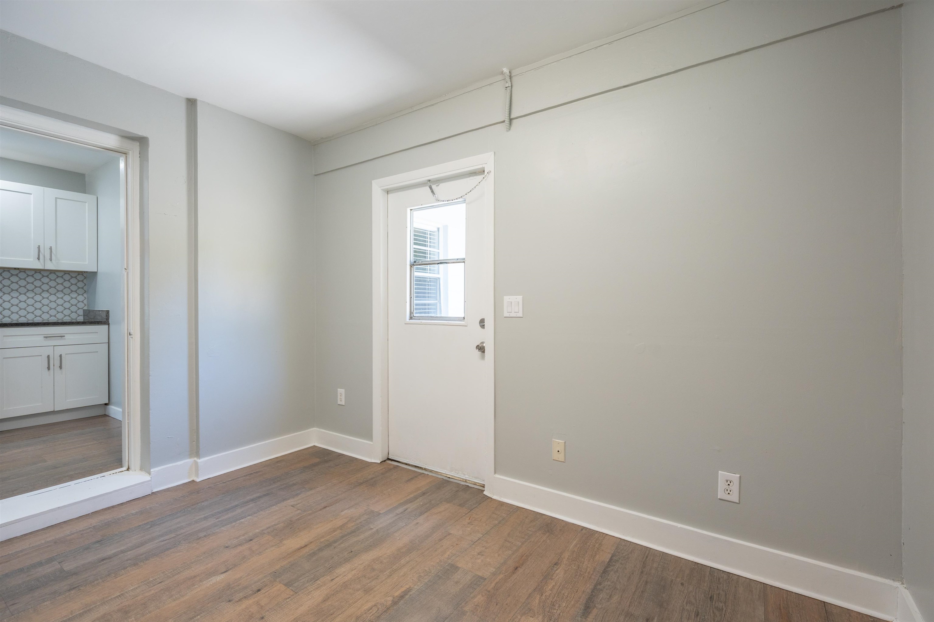 Image 29 of 35 For 258 Costado St