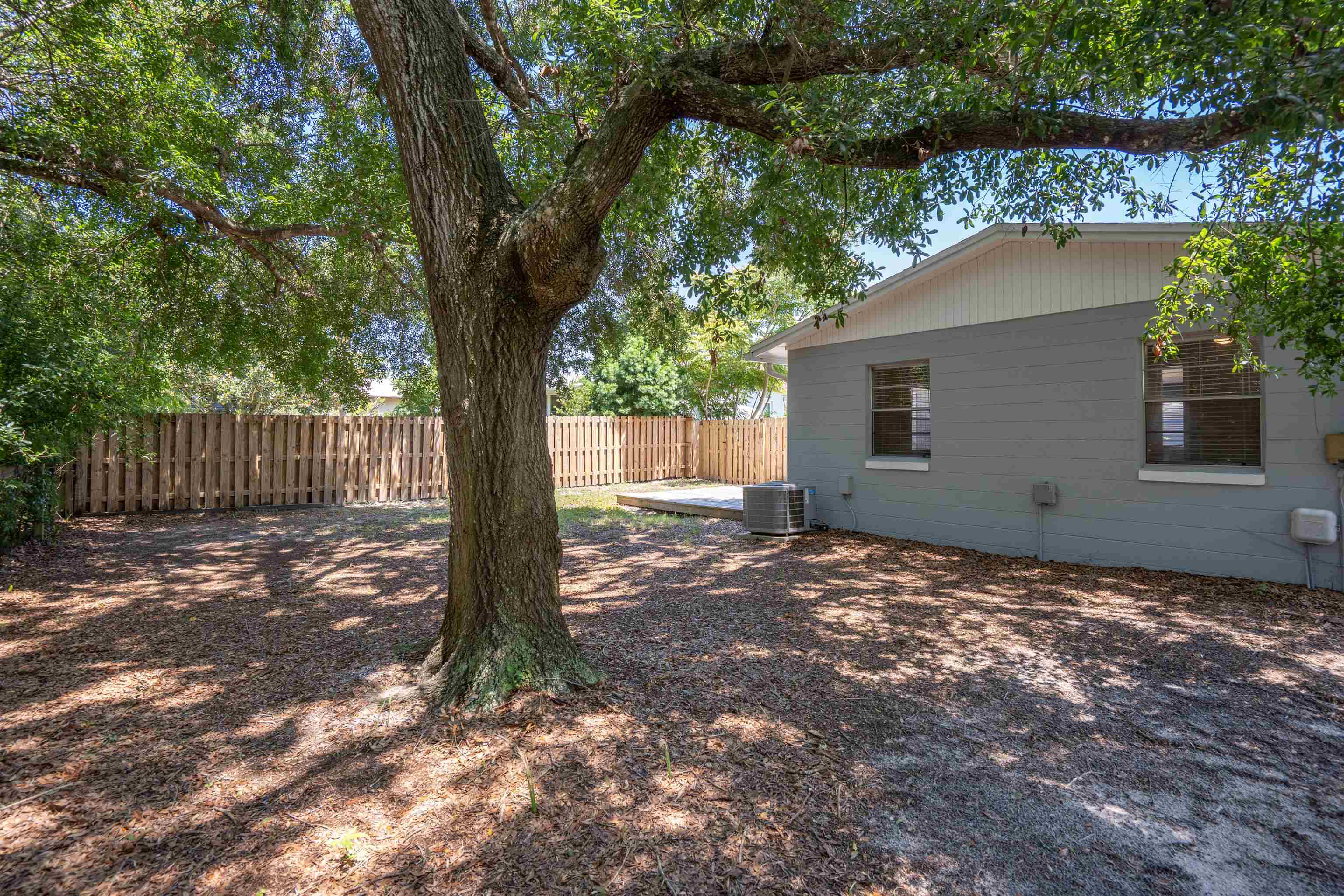 Image 33 of 35 For 258 Costado St