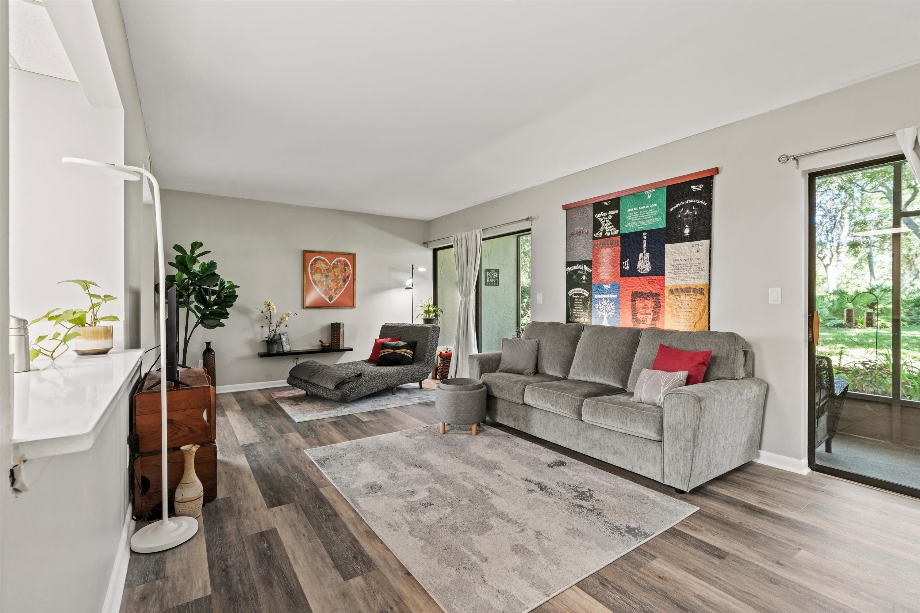 Image 6 of 27 For 13 Alcira Ct