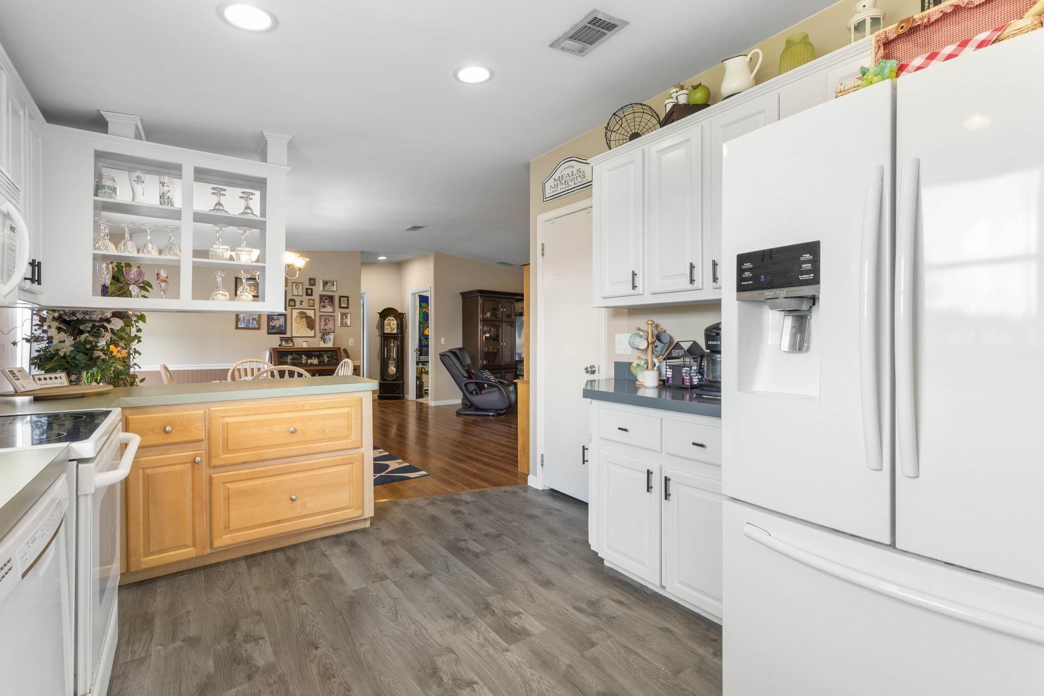 Image 20 of 71 For 2760 Screech Owl Ave N