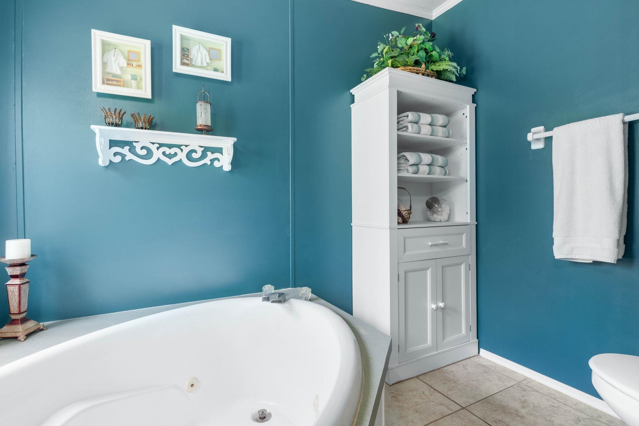 Image 31 of 71 For 2760 Screech Owl Ave N