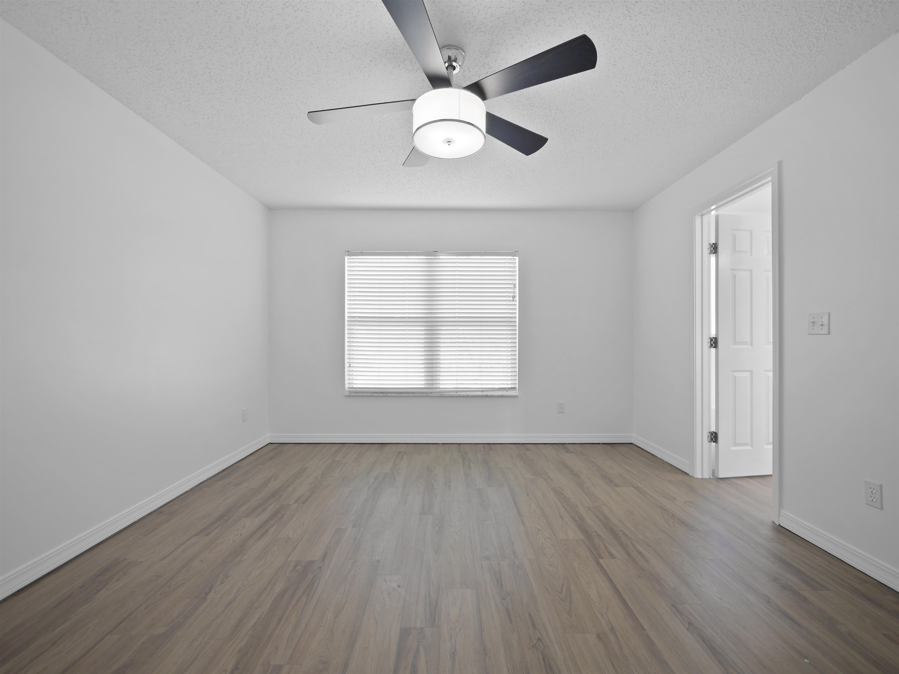 Image 4 of 15 For 236 Saint Thomas St