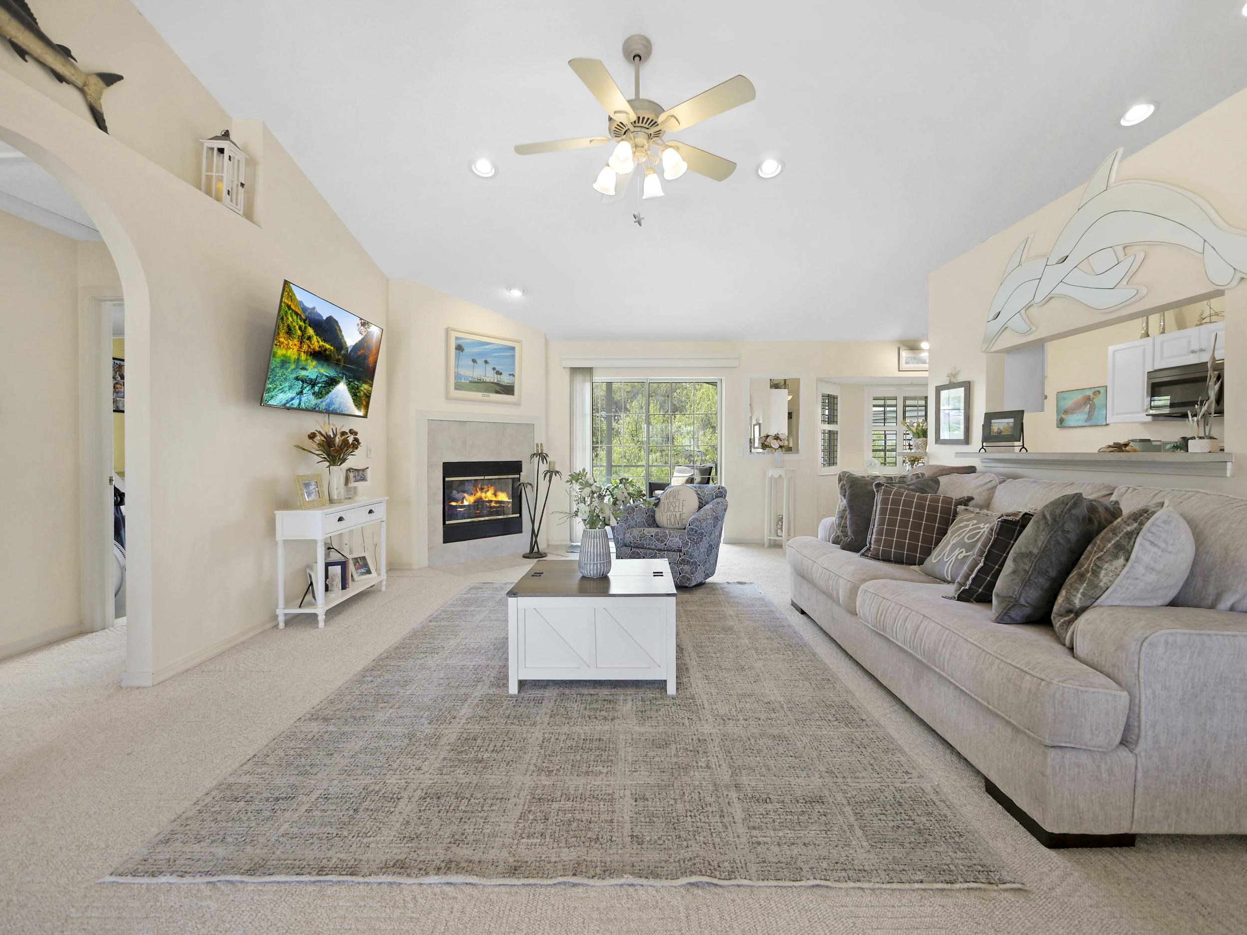 Image 4 of 39 For 107 Sandpiper Blvd