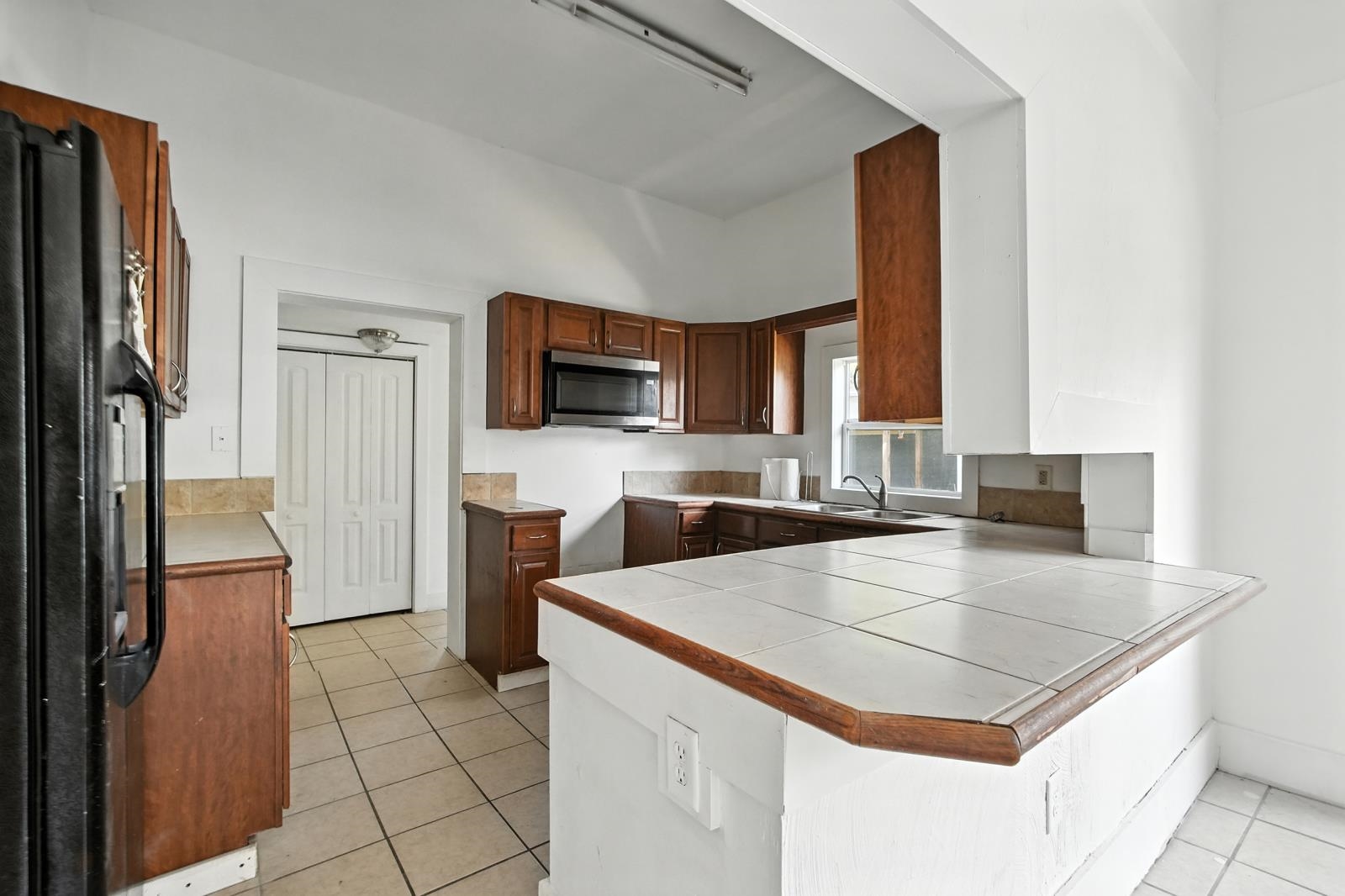 Image 12 of 30 For 412 Madison St