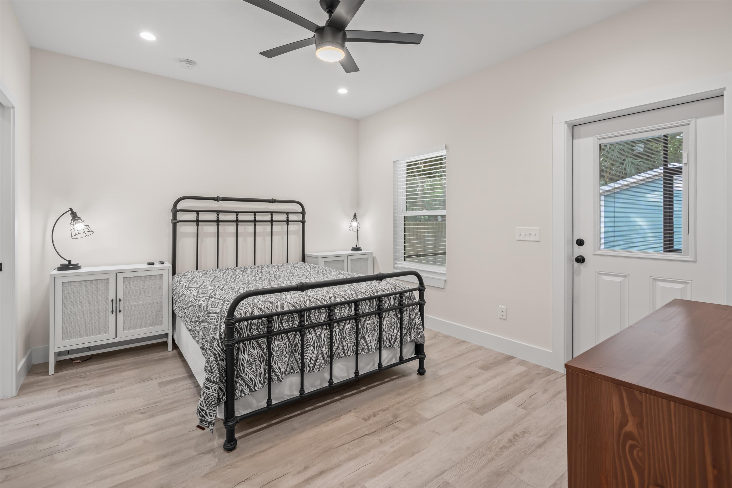 Image 12 of 33 For 141 Webb St