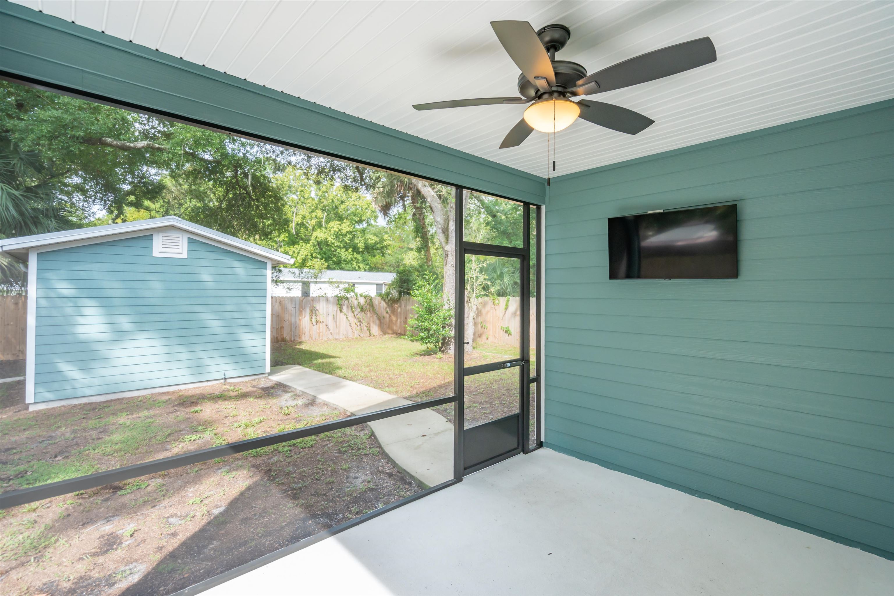 Image 19 of 33 For 141 Webb St