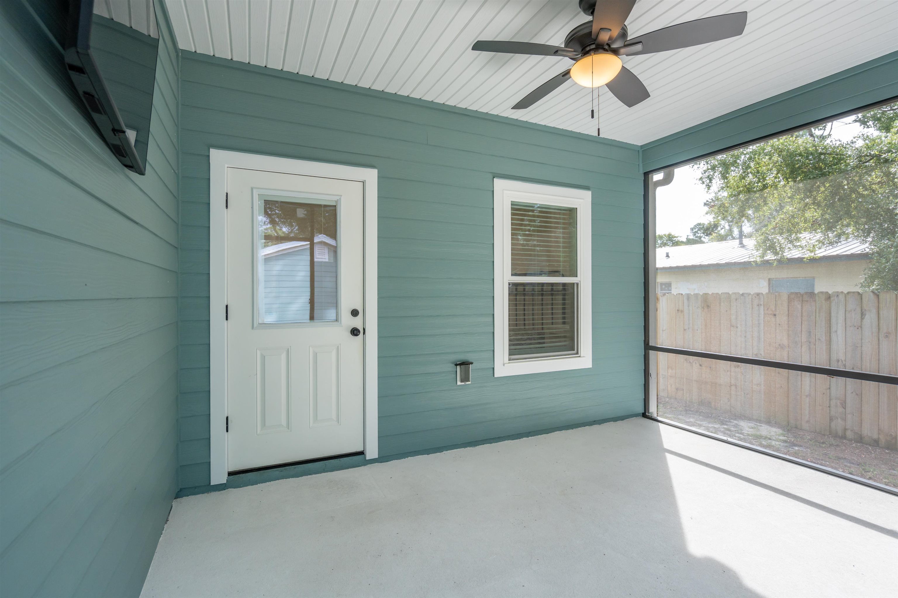 Image 21 of 33 For 141 Webb St