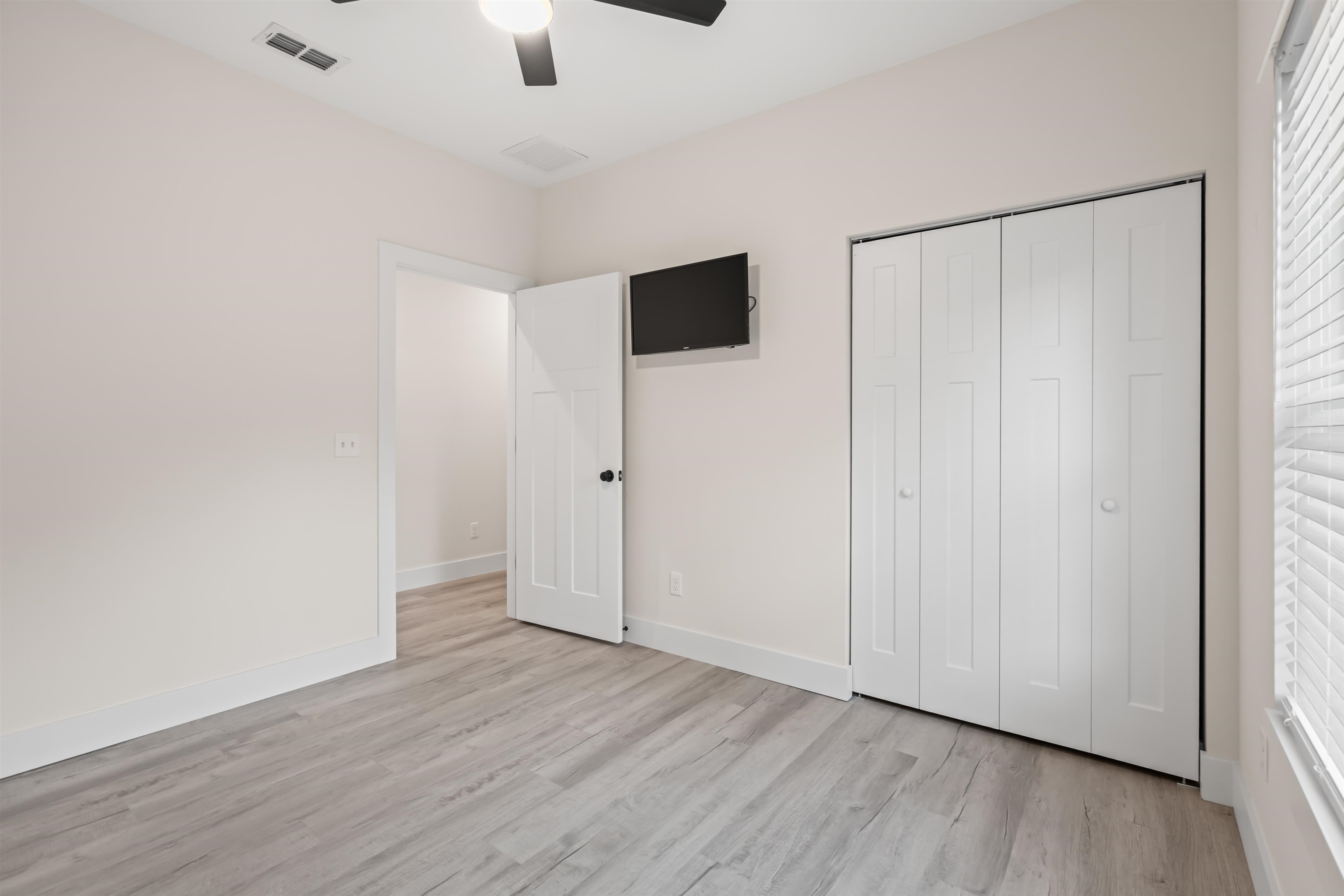 Image 23 of 33 For 141 Webb St