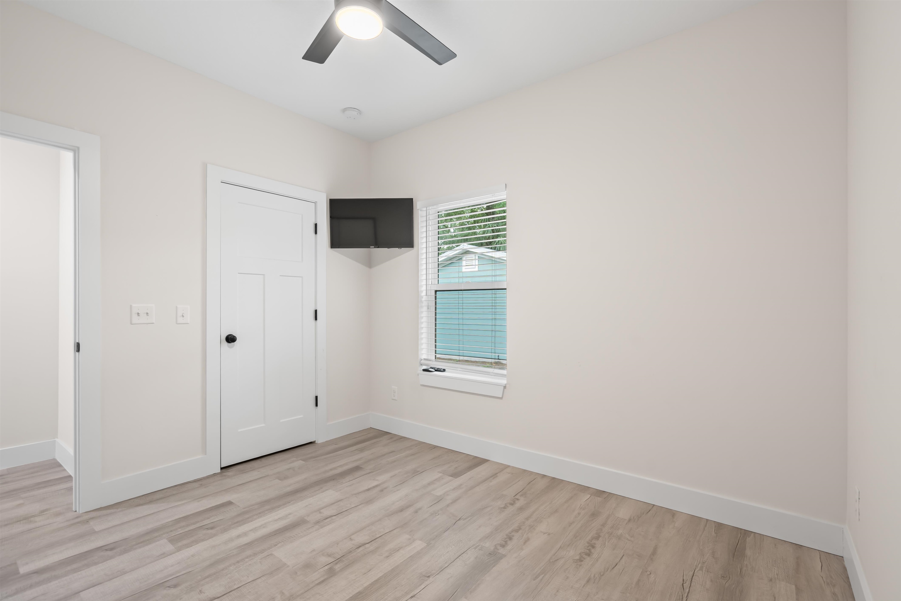 Image 26 of 33 For 141 Webb St