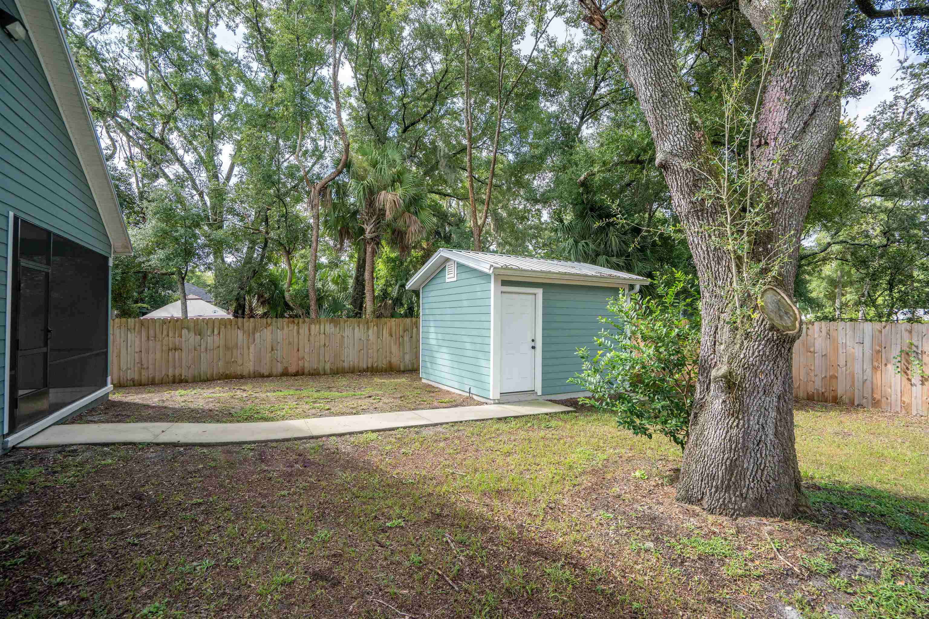 Image 29 of 33 For 141 Webb St